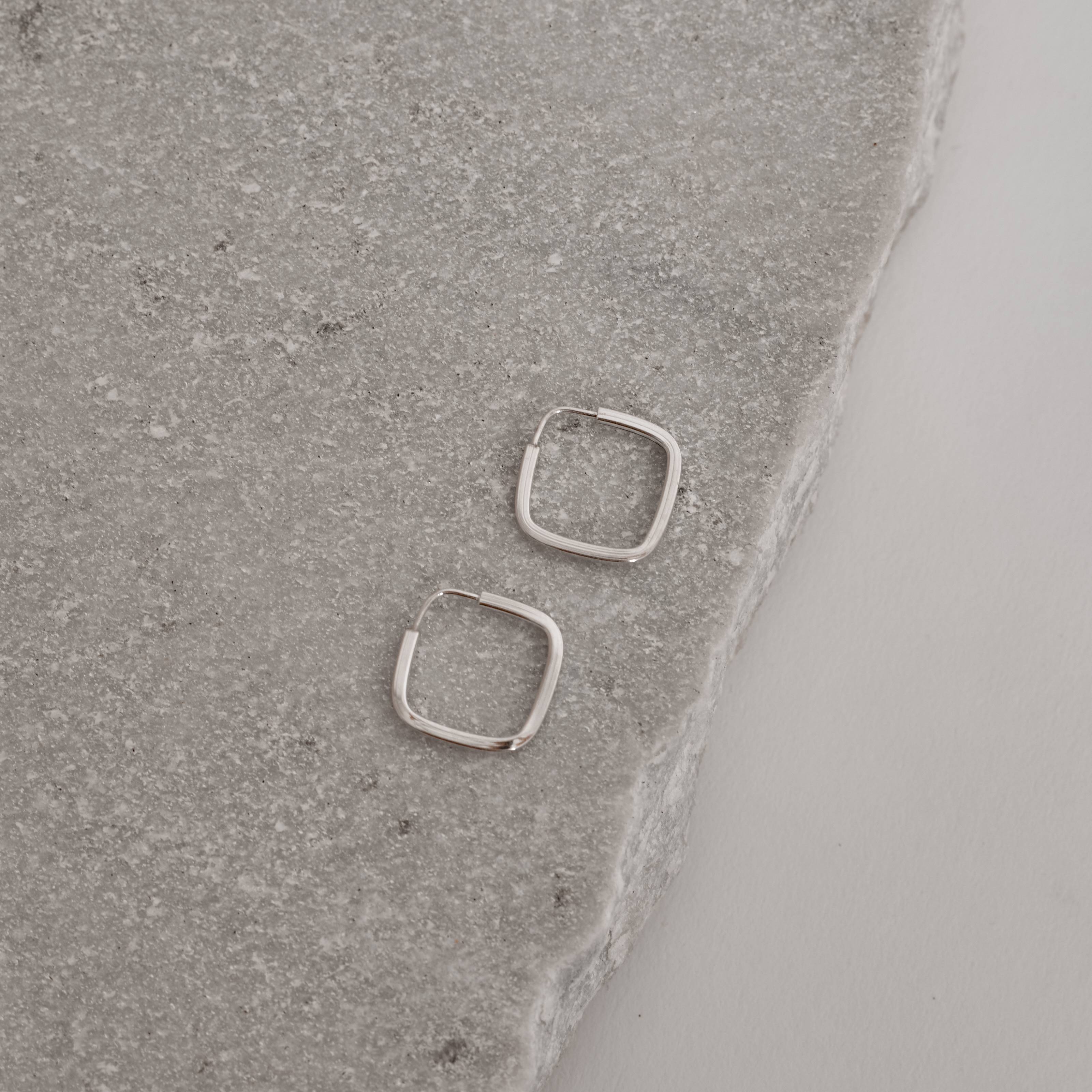 Imagem Argola losango 17mm fio quadrado