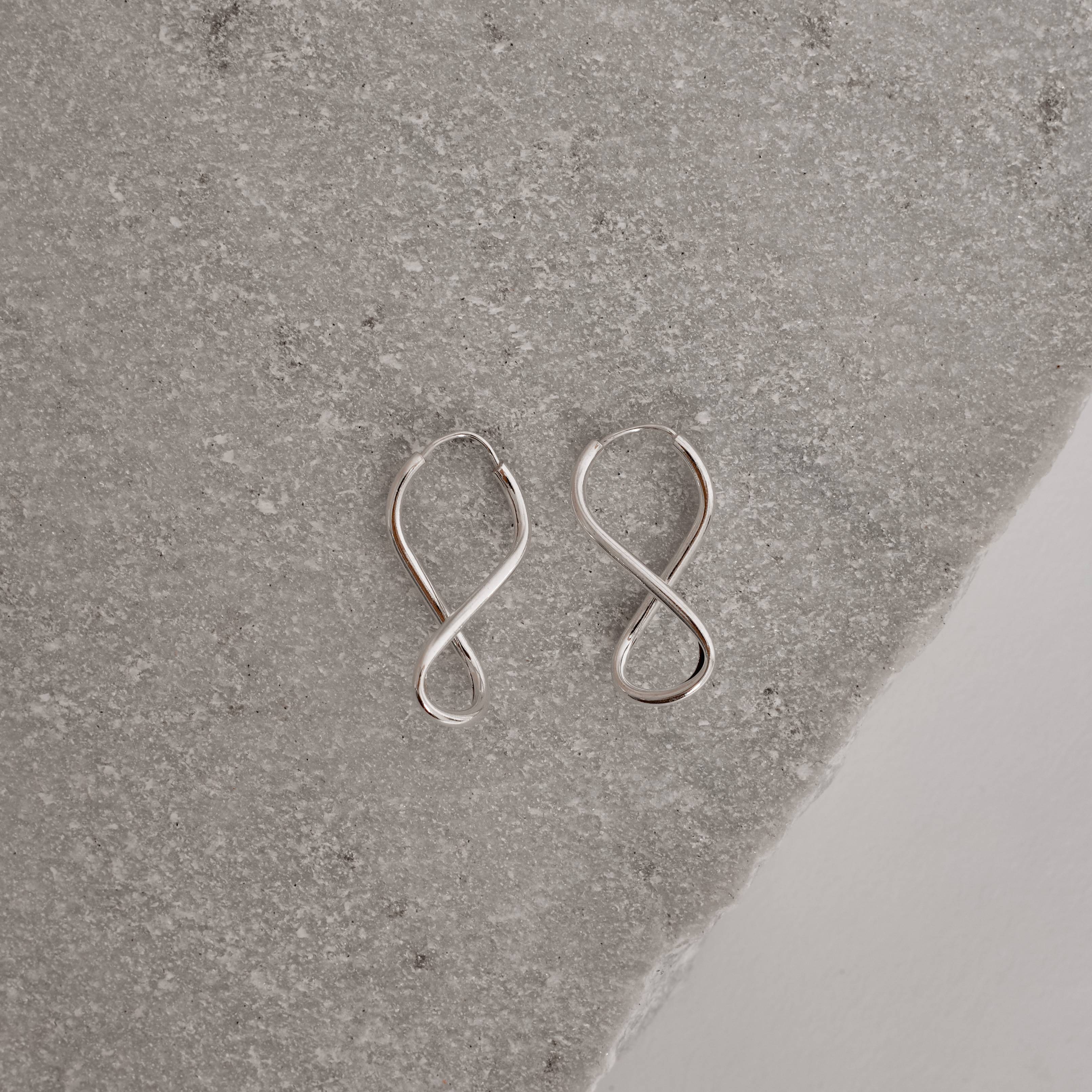 Imagem Argola infinito 28mm fio redondo