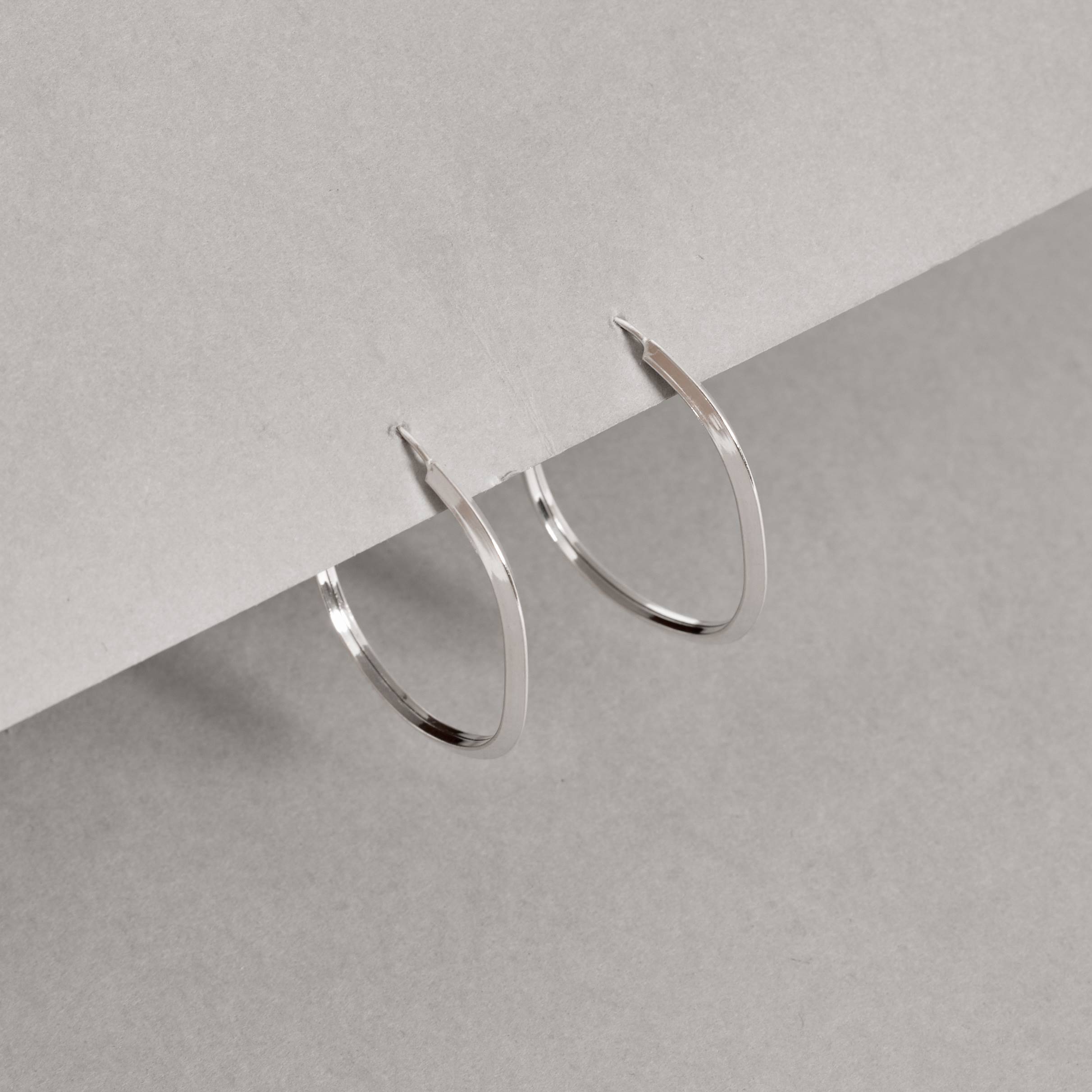 Imagem Argola oval 35x29mm fio triângulo