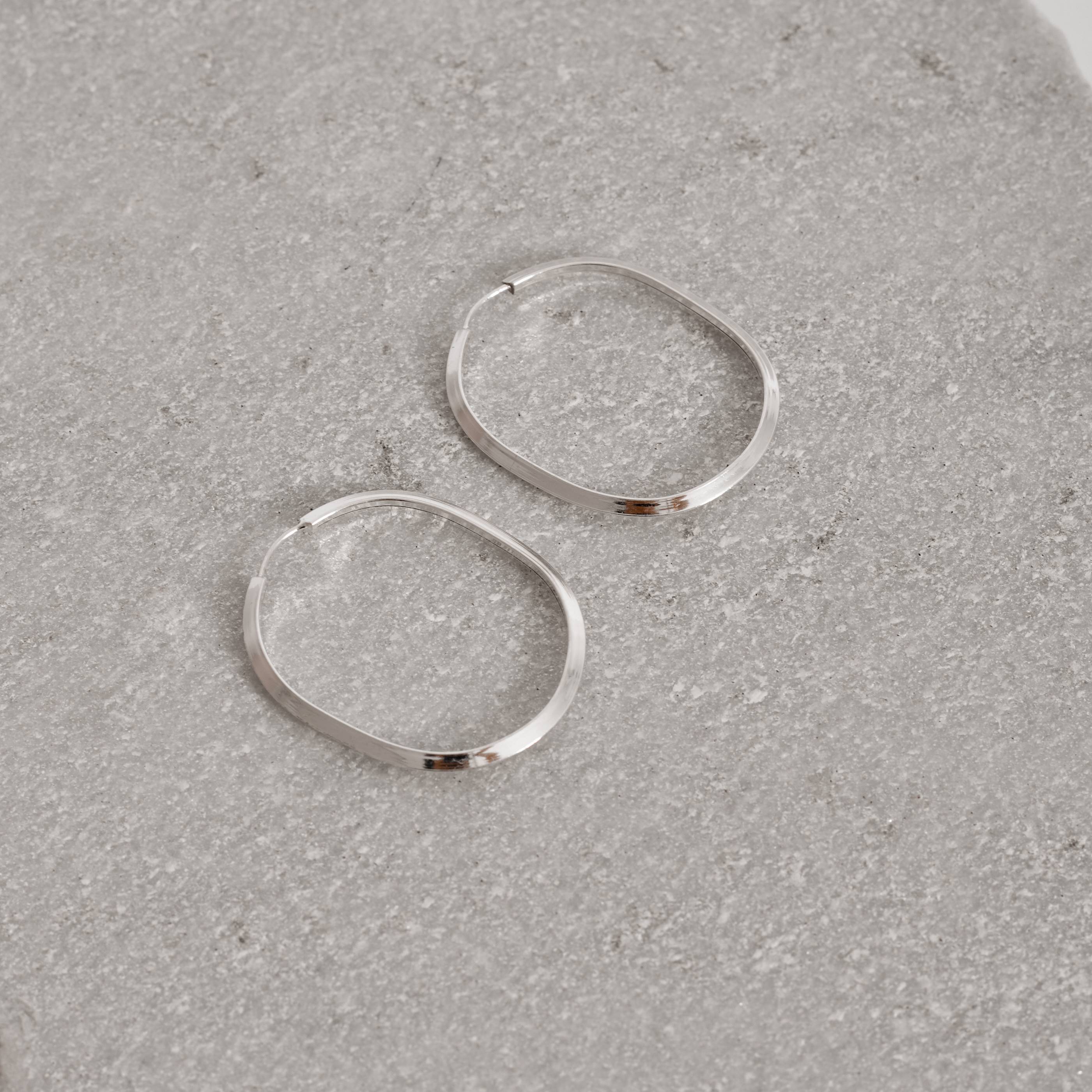 Imagem Secundária Argola oval 35x29mm fio triângulo