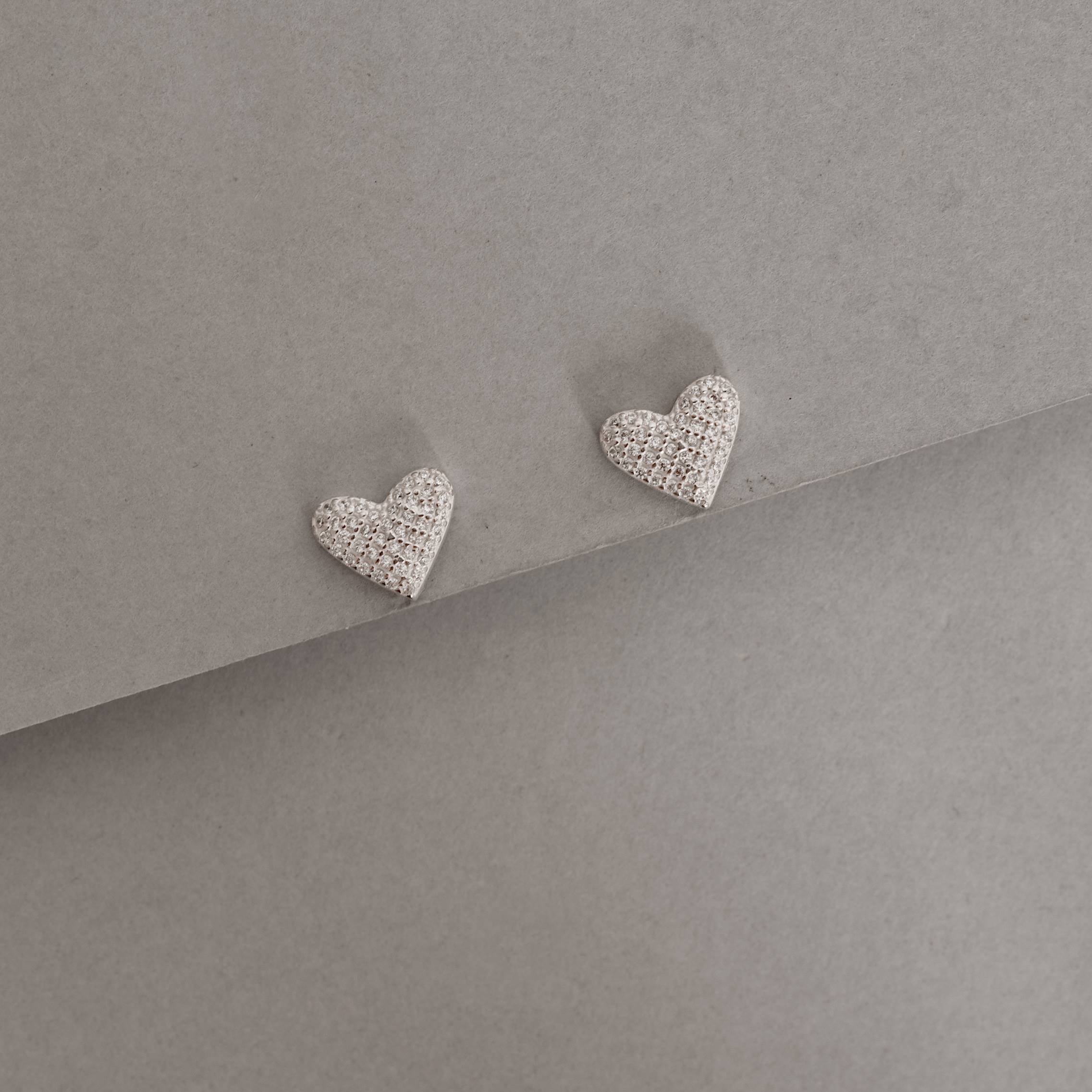 Imagem Secundária Brinco coração com cravejado 11mm