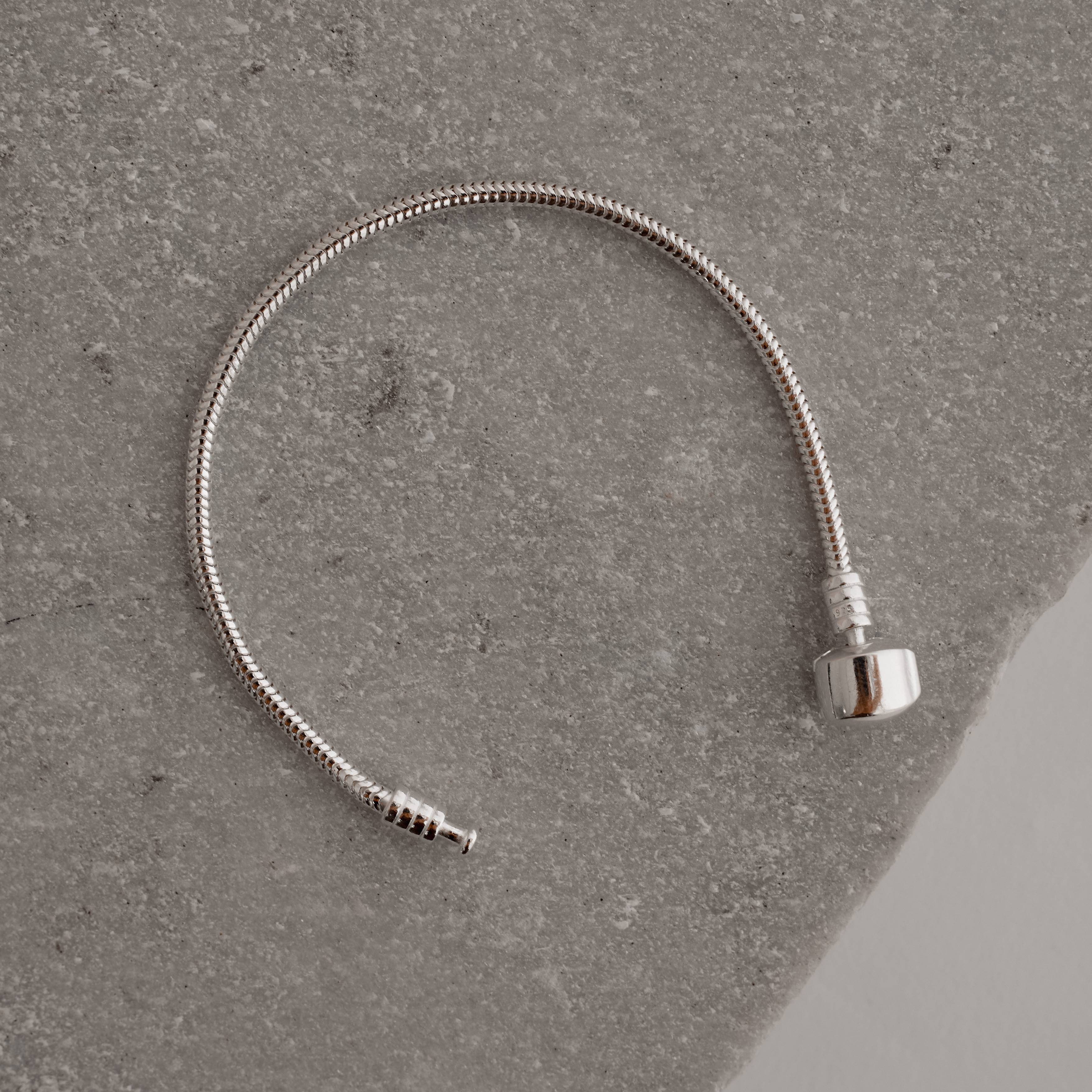 Imagem Secundária Pulseira para berloques 2.4 fecho redondo liso