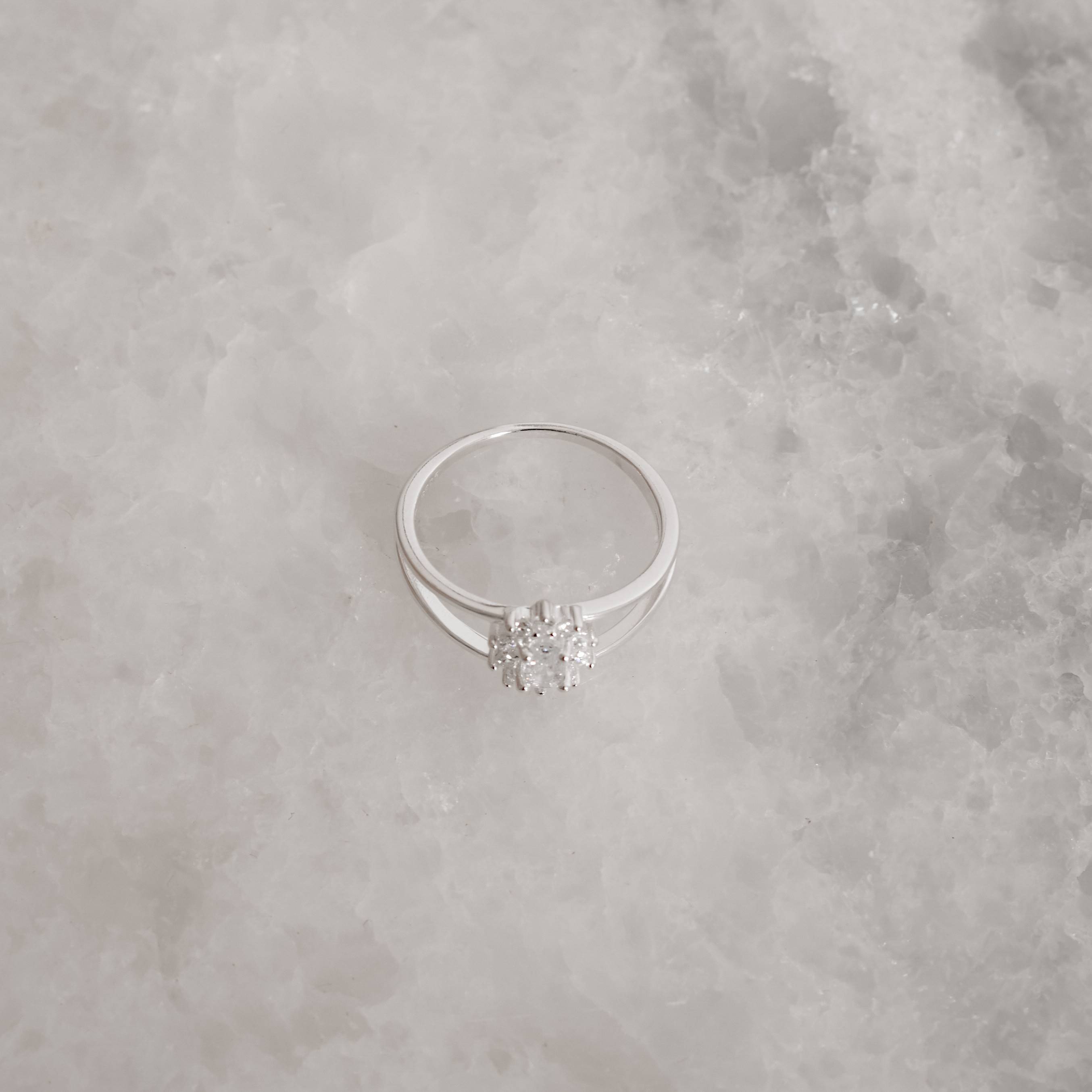 Imagem Secundária Anel fio duplo zircônia oval com cravejado