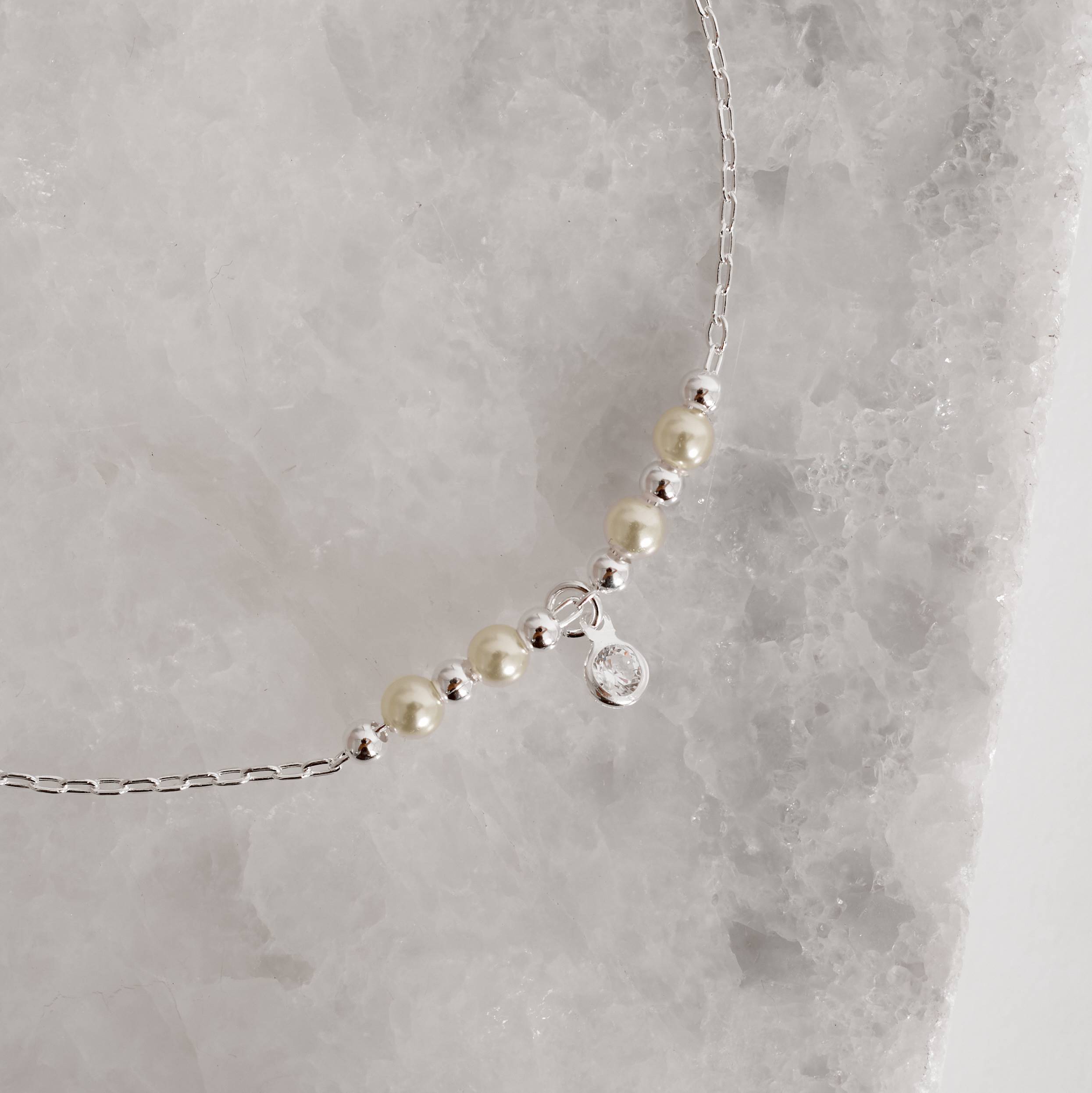 Imagem Secundária Pulseira entremeio bolas e pérolas com pingente zircônia 5mm 19cm