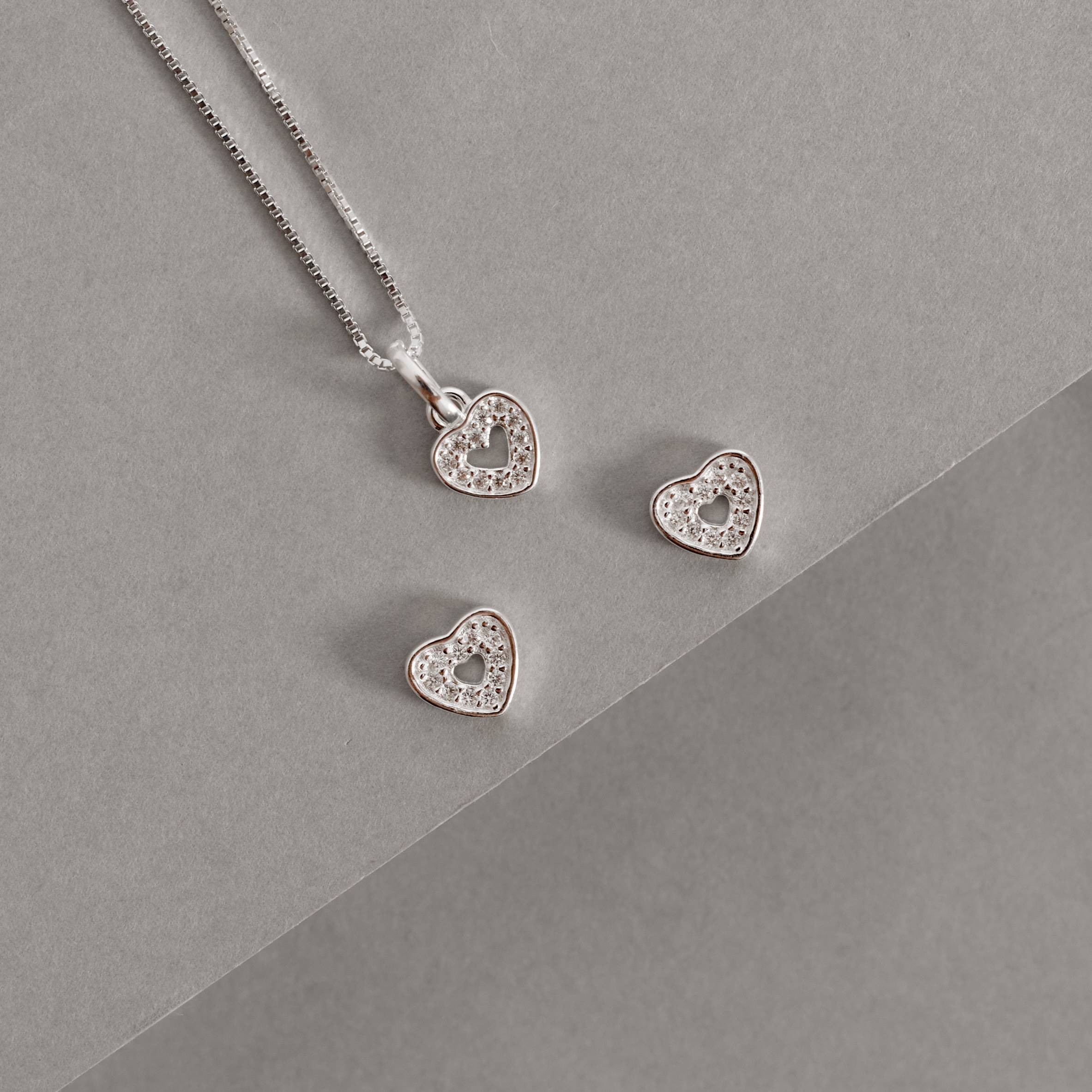 Conjunto brinco e colar coração vazado com cravejado 7mm 40cm