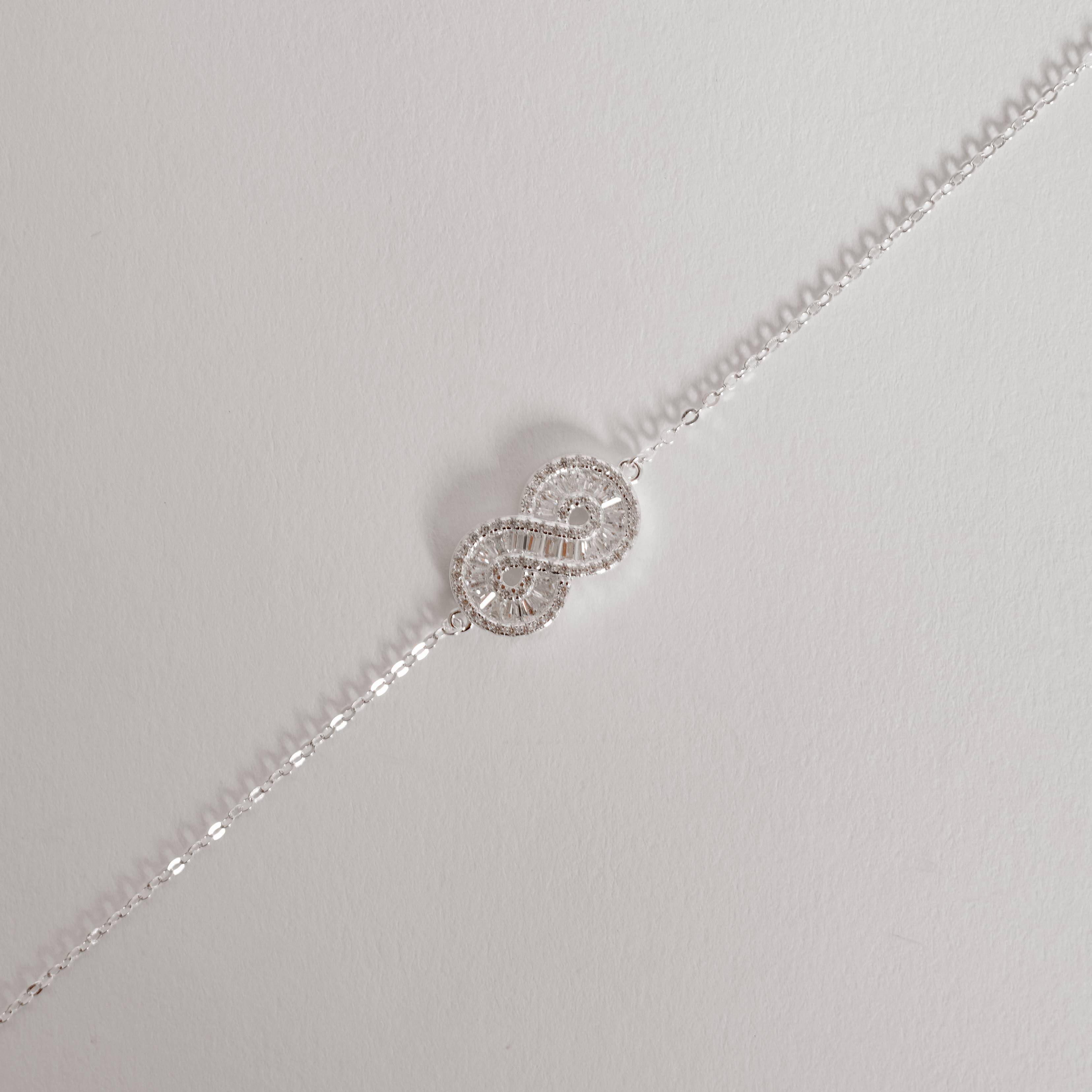 Imagem Pulseira entremeio infinito cravejado 17mm corrente cadeado 16+4cm