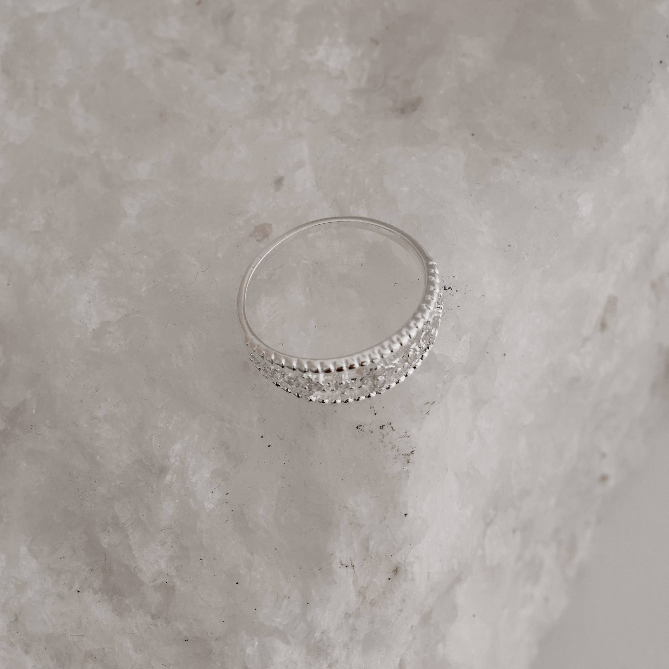 Imagem Anel fio triplo bolinhas e trevos cravejados