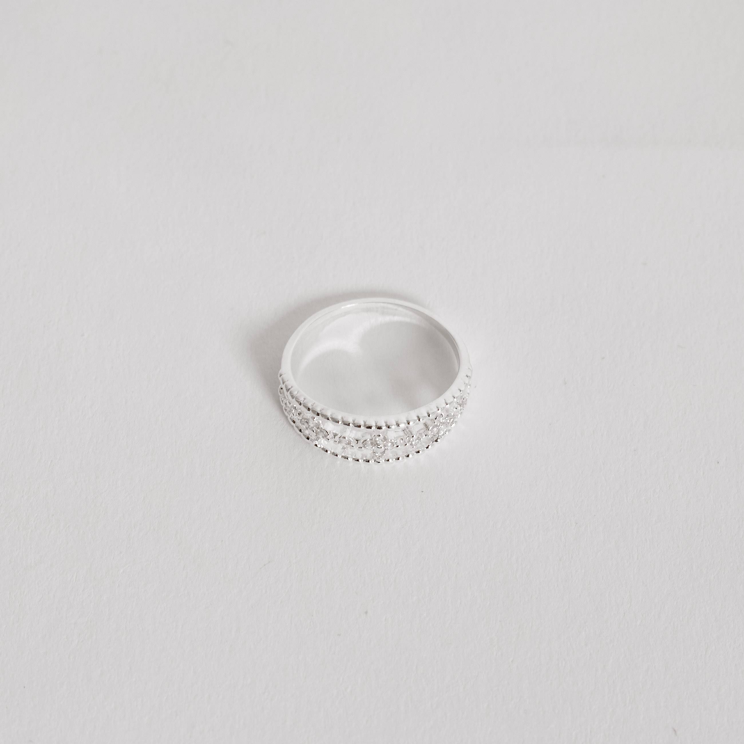 Imagem Secundária Anel fio triplo bolinhas e trevos cravejados