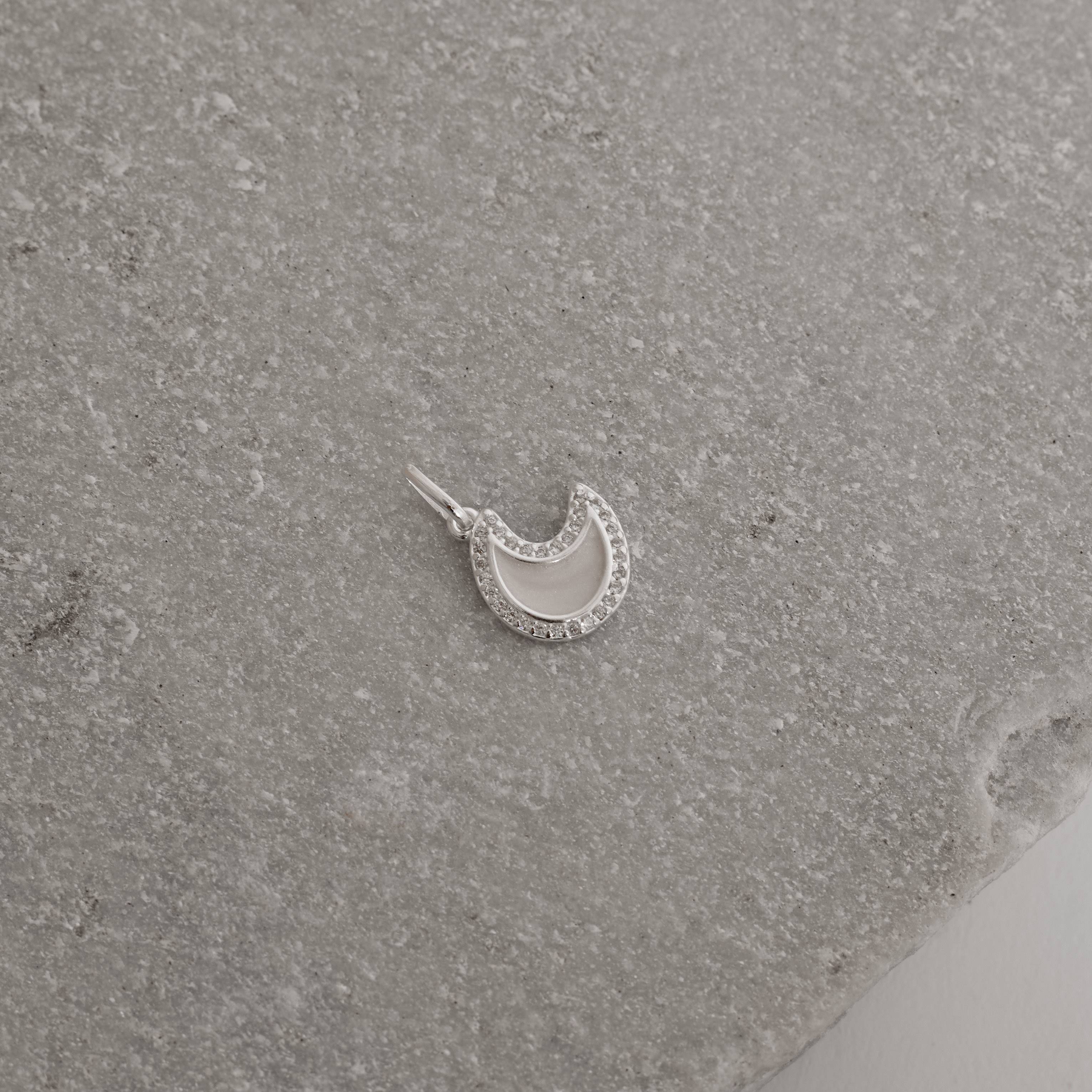 Pingente lua resina com cravejado 12mm