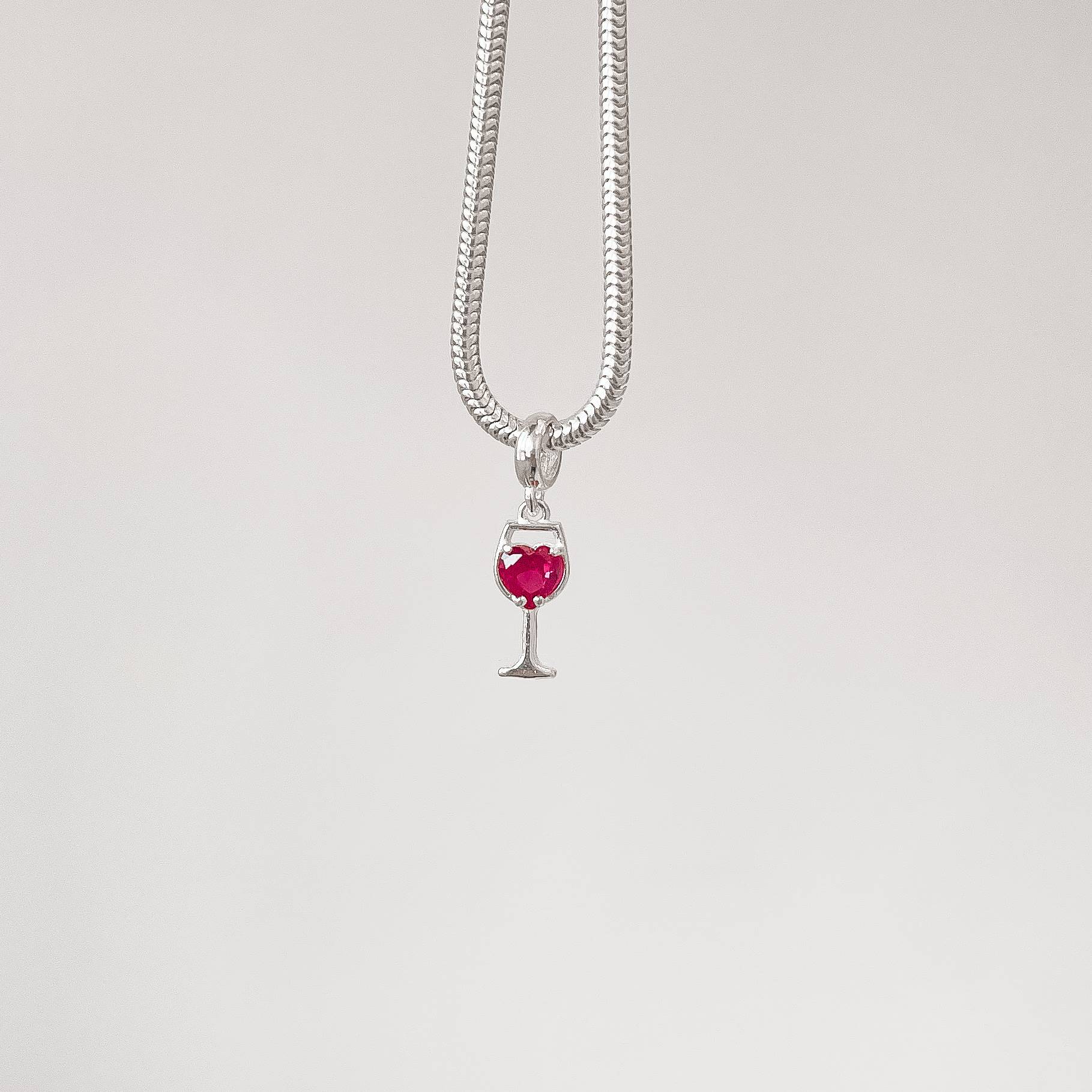 Berloque pingente taça detalhe zircônia coração rubi 12mm