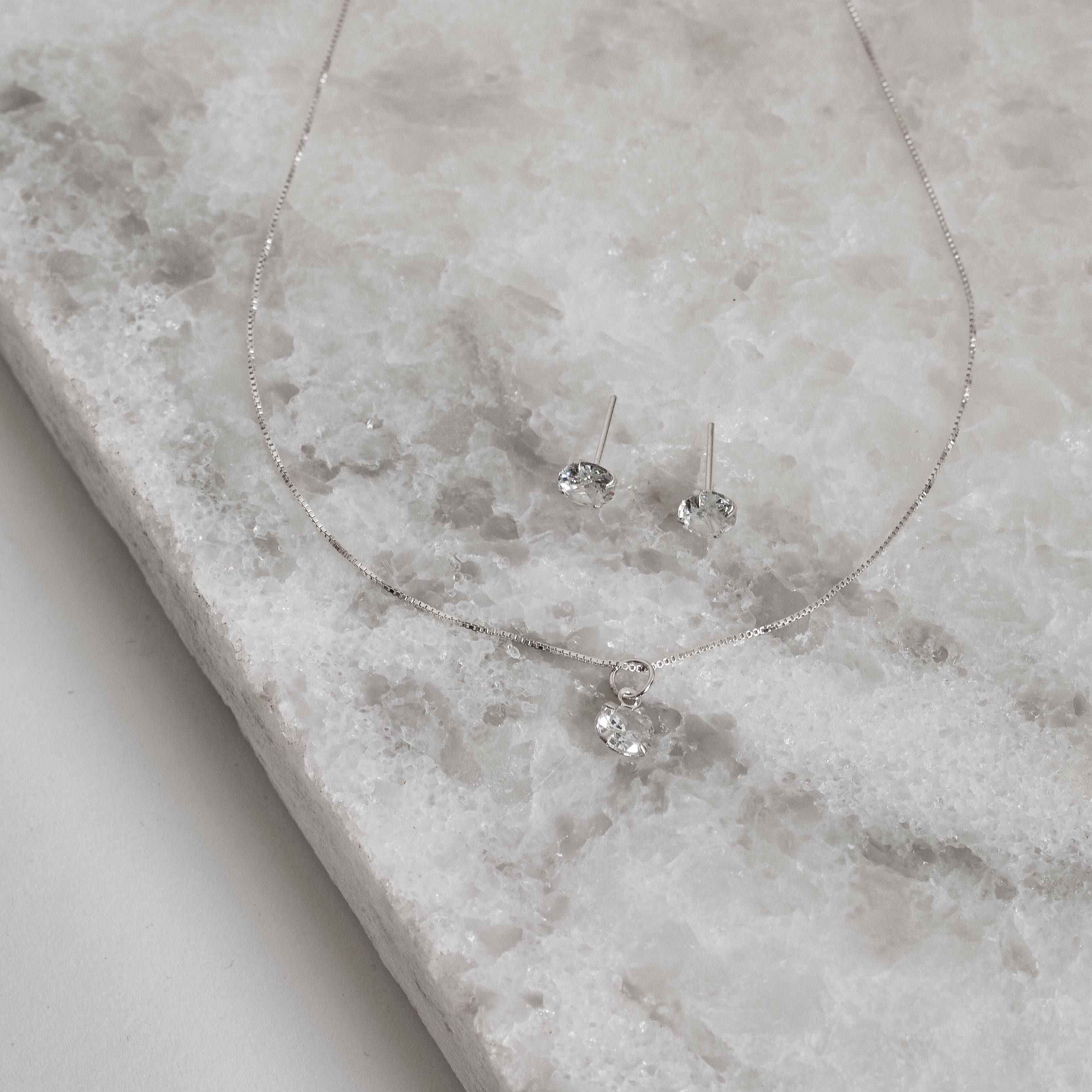 Conjunto brinco e colar zircônia redonda 6mm 40cm