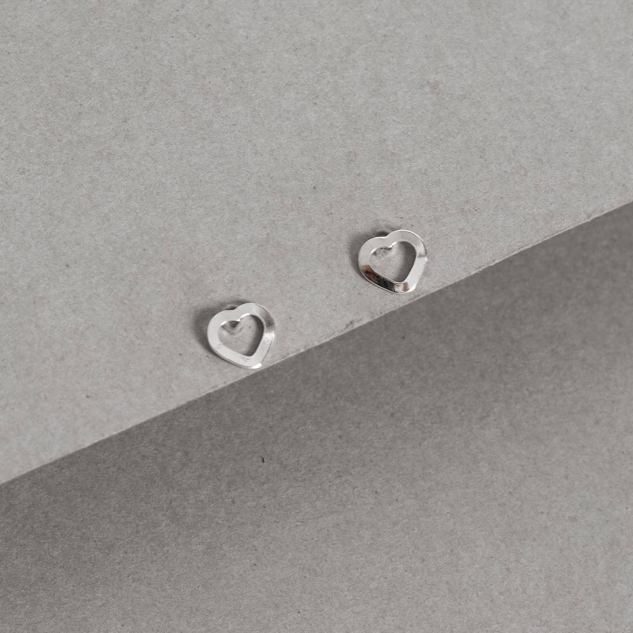 Imagem Brinco coração vazado 6mm