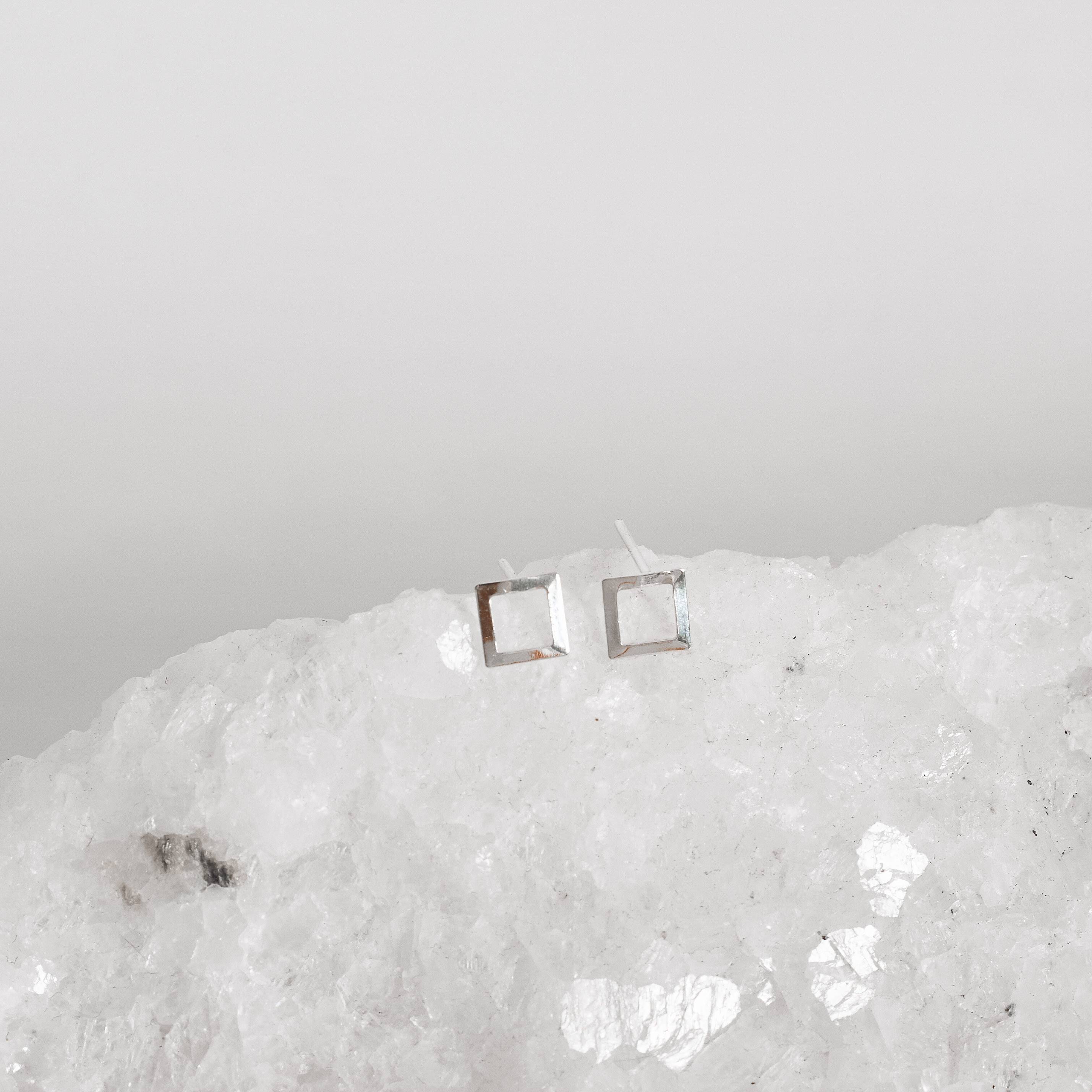 Imagem Brinco quadrado vazado 6mm