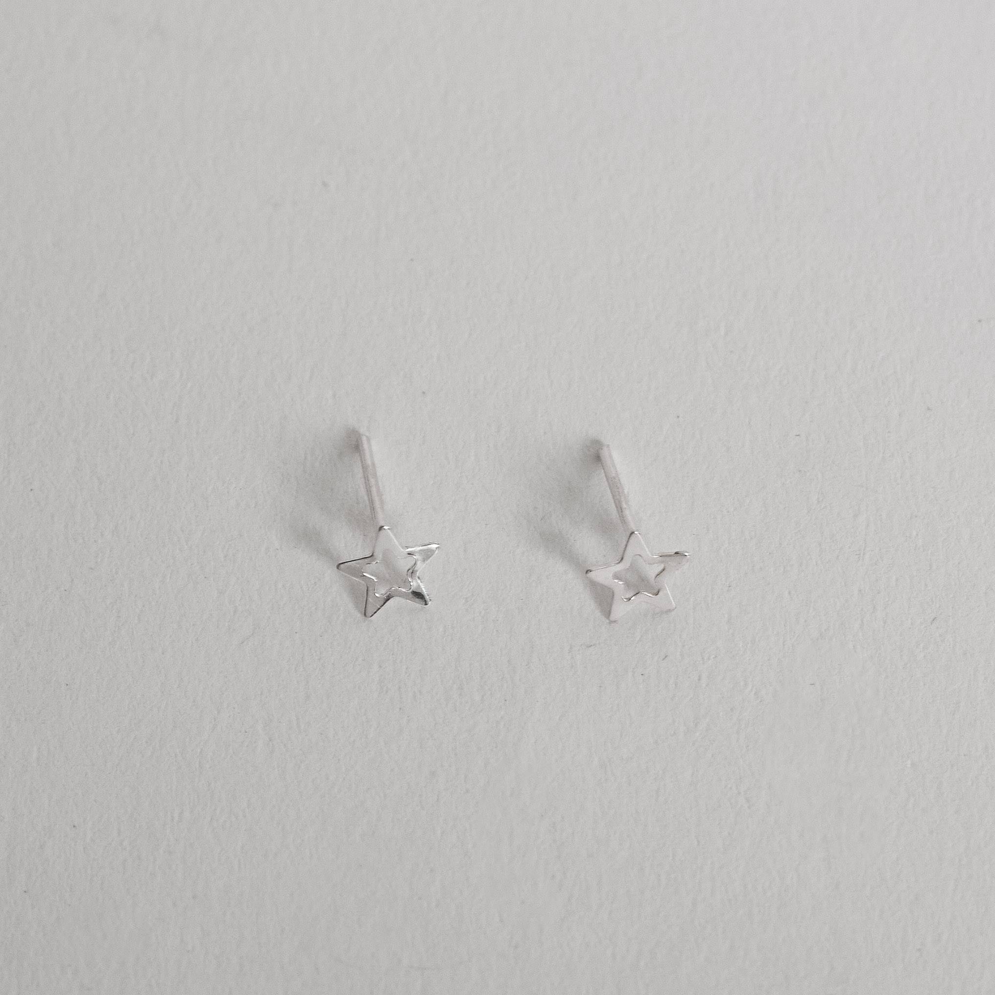 Imagem Secundária Brinco estrela vazada 6mm