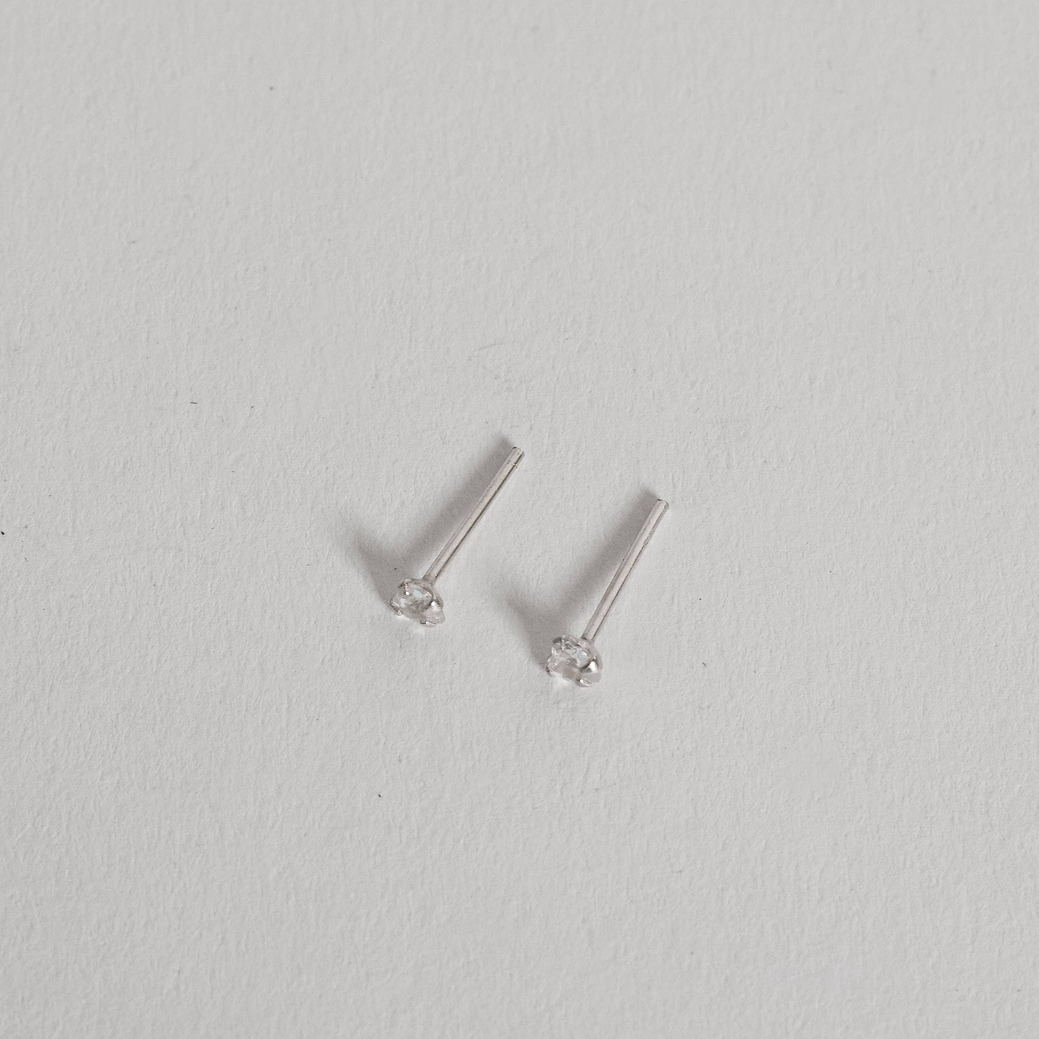Brinco zircônia coração 3mm