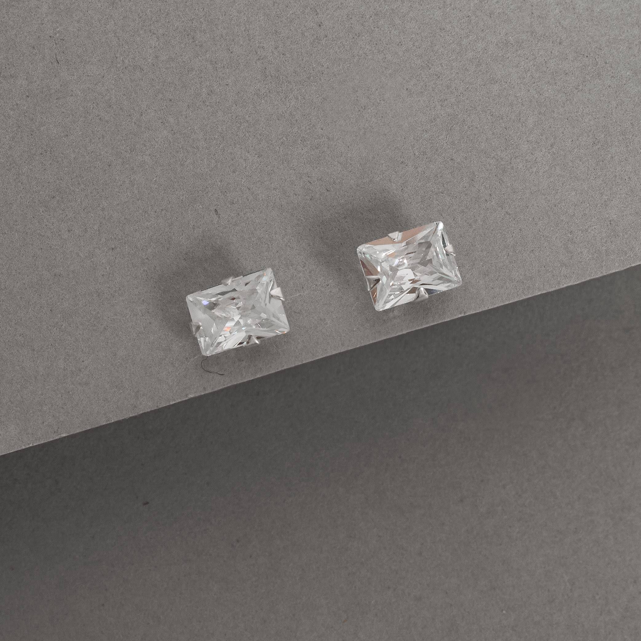 Brinco zircônia retangular cristal 8x6mm