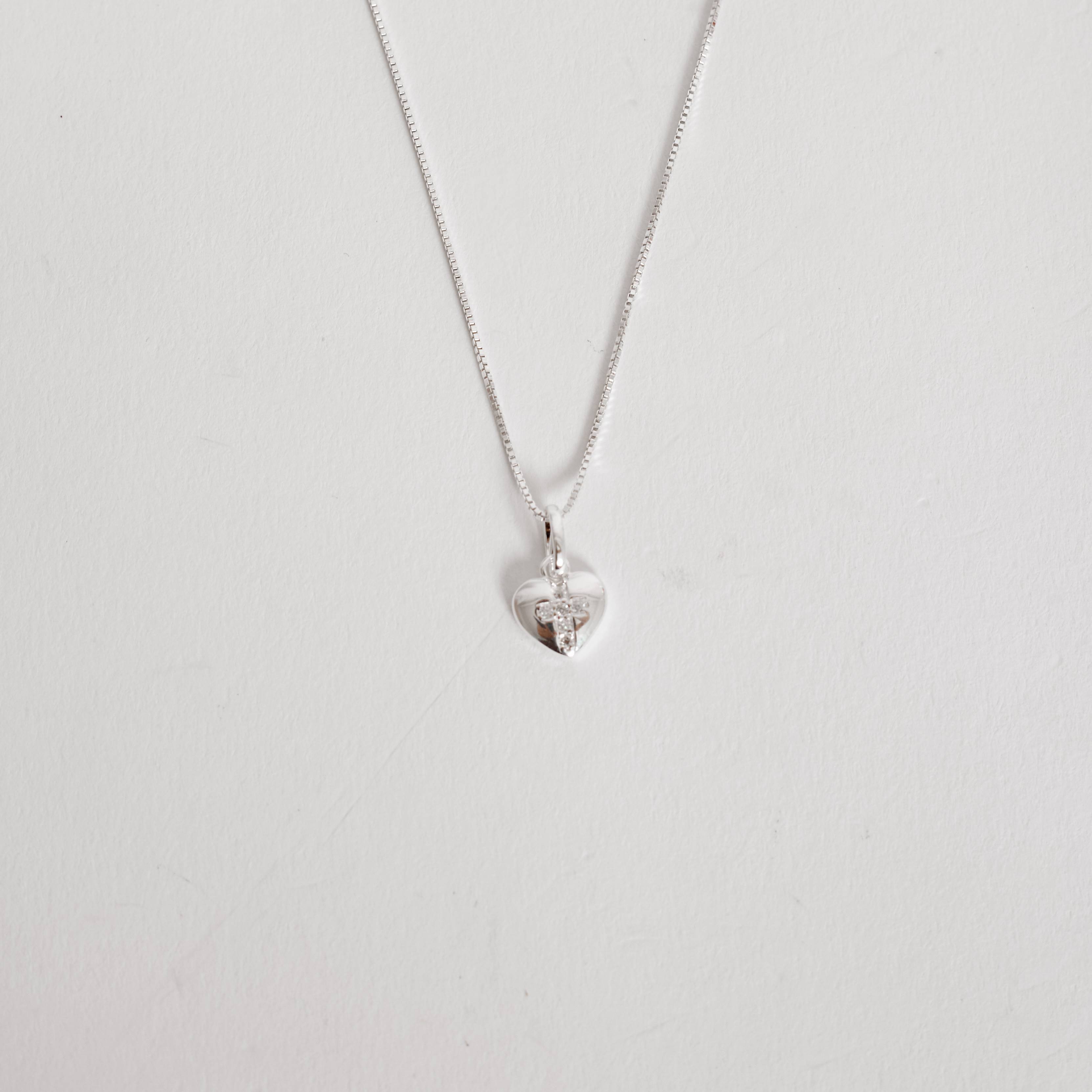 Colar pingente coração com cruz cravejada 8mm 40cm