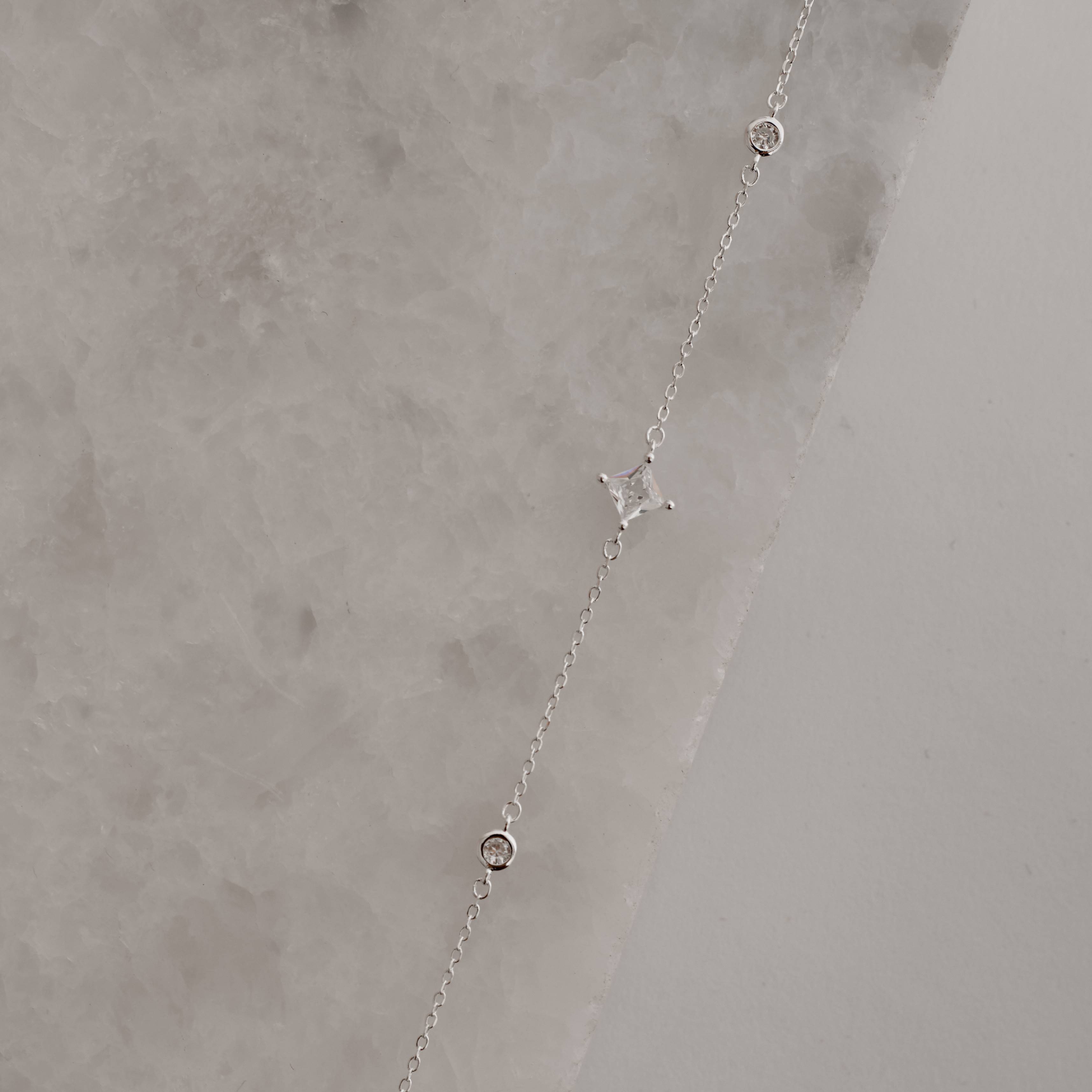 Imagem Secundária Pulseira entremeio zircônias redonda 3mm e losango 6mm 16+4cm