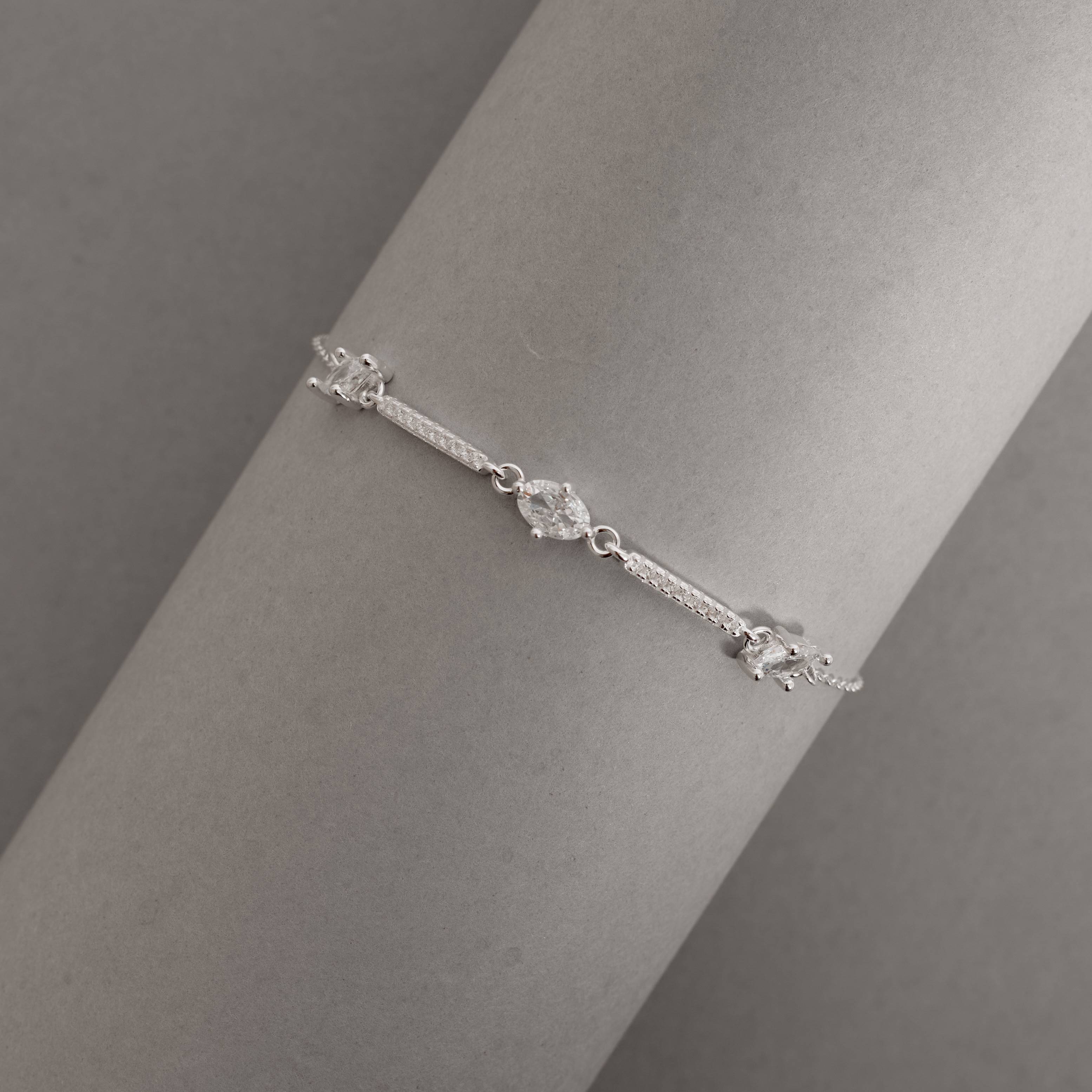 Imagem Pulseira entremeios zircônias com palitos cravejados 16+4cm