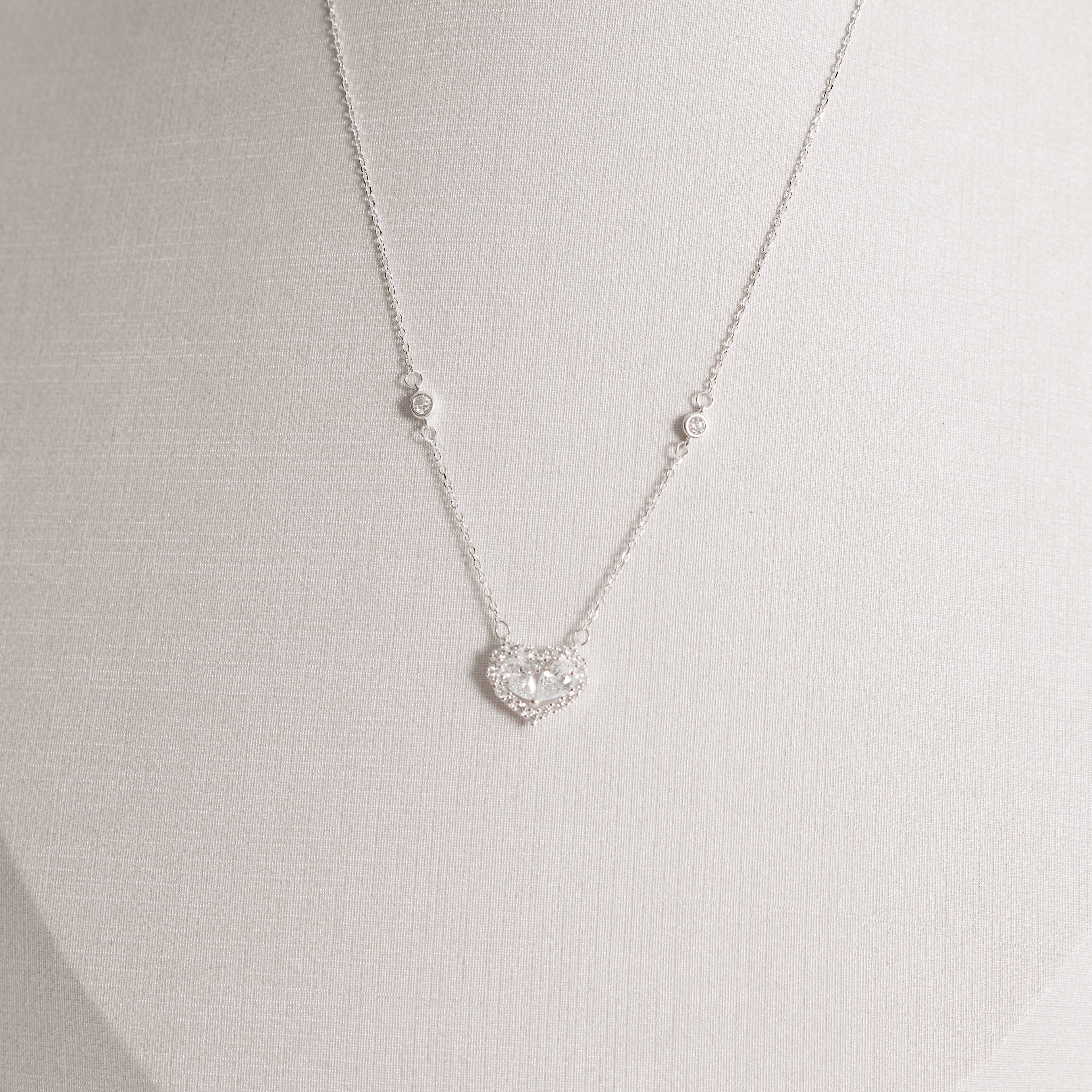 Imagem Secundária Colar coração cravejado 13mm com entremeios zircônias 40+5cm