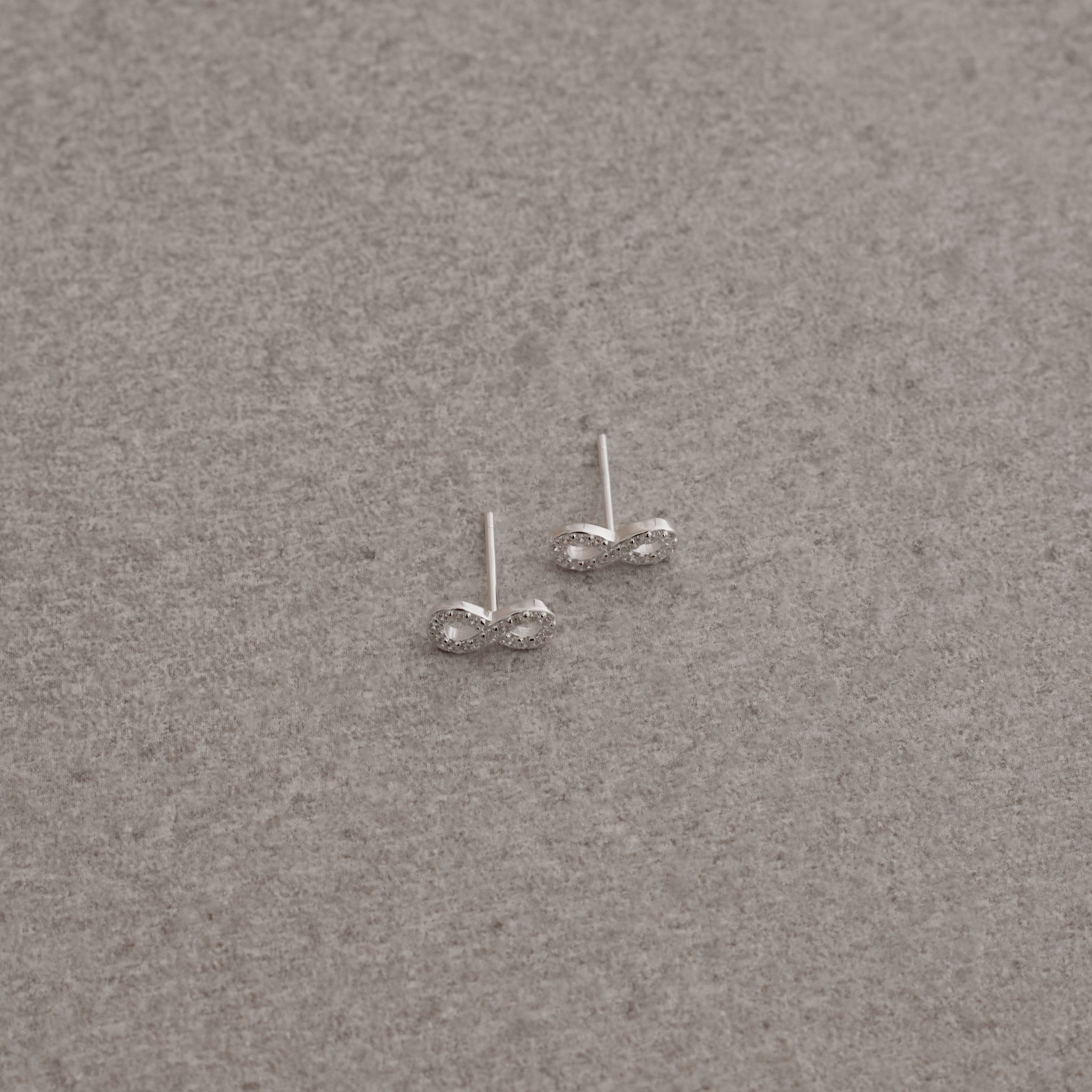 Imagem Secundária Brinco infinito cravejado 10mm