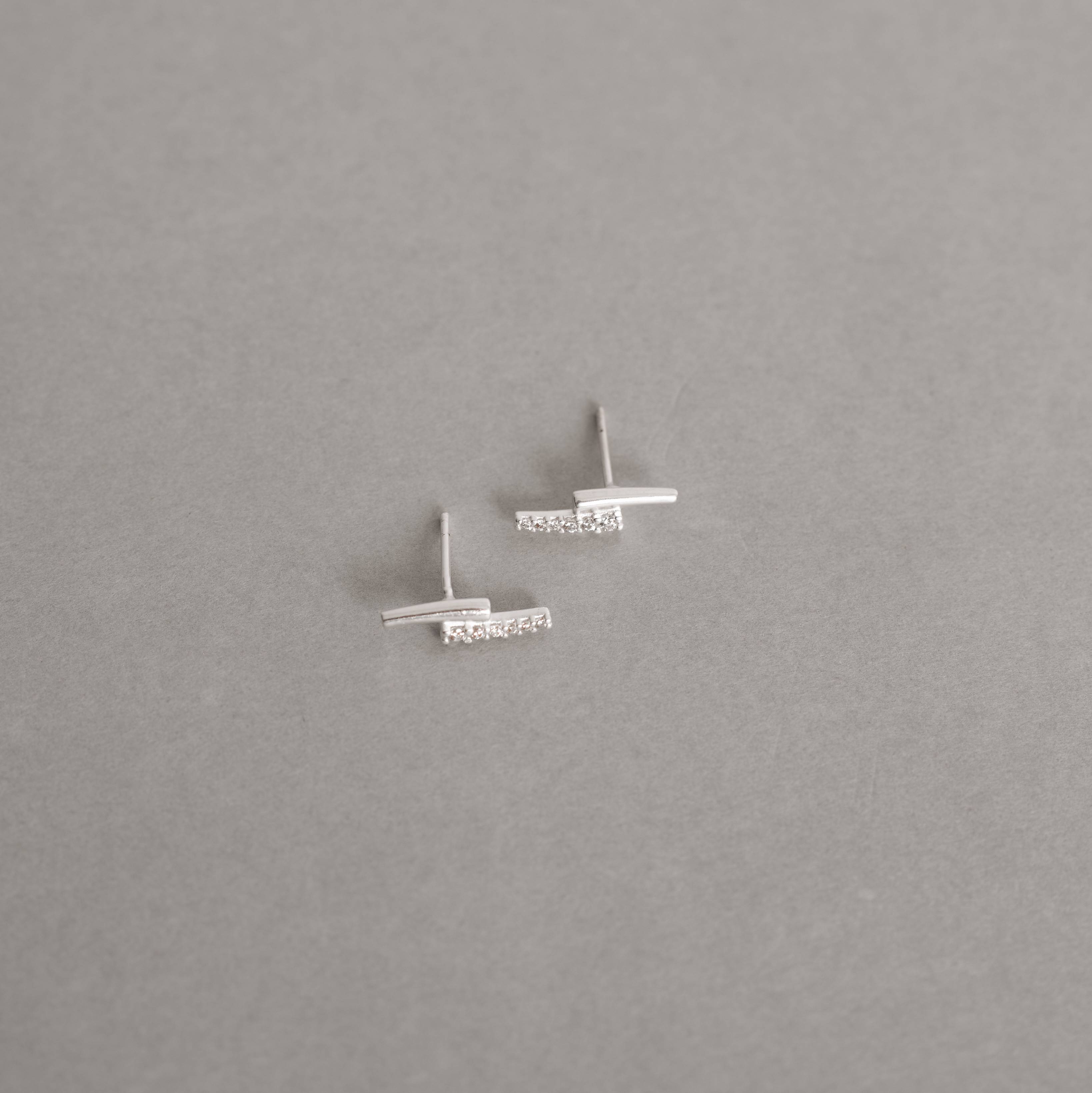 Brinco 2 palitos liso e cravejado 14mm