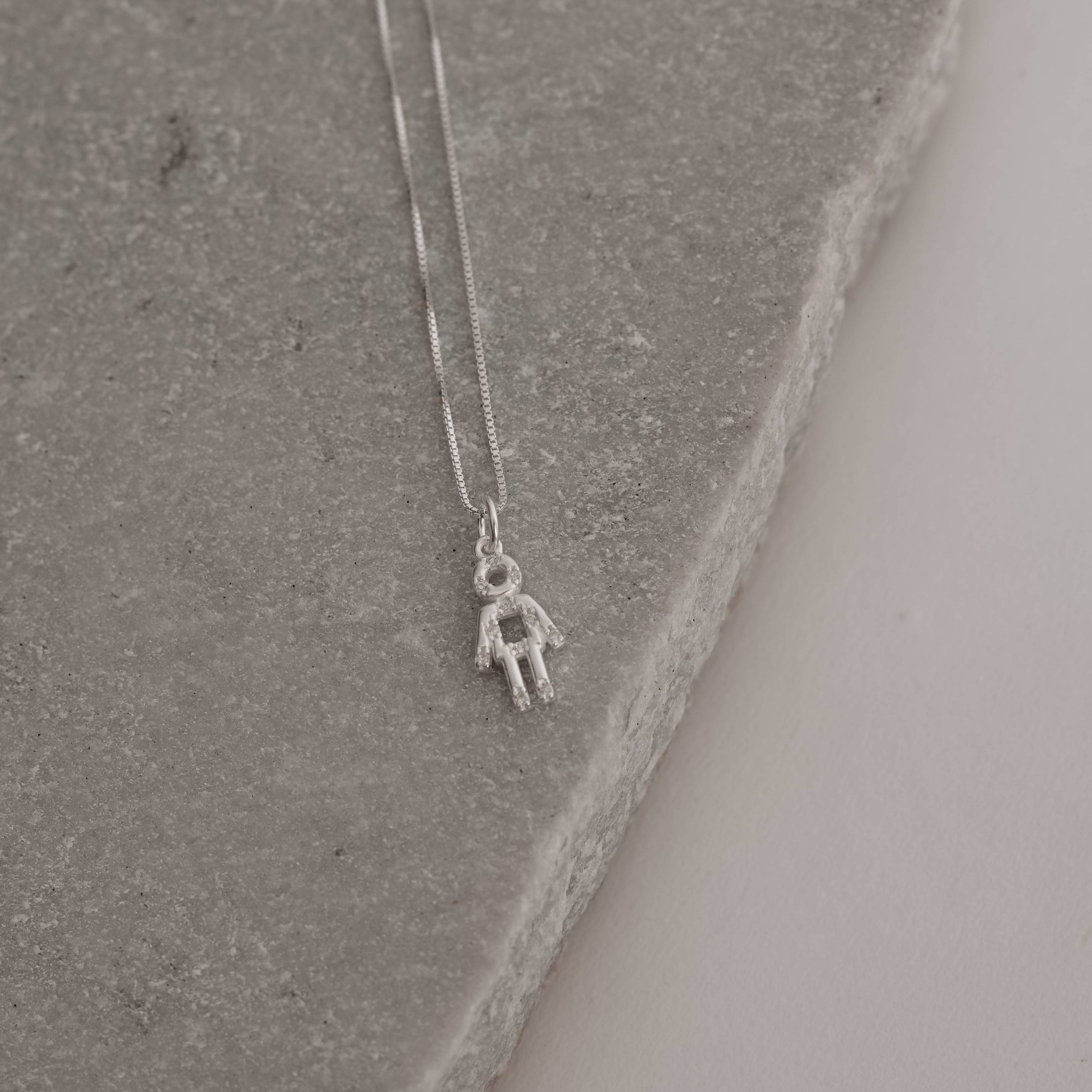 Imagem Colar pingente menino com zircônias 14mm 45cm