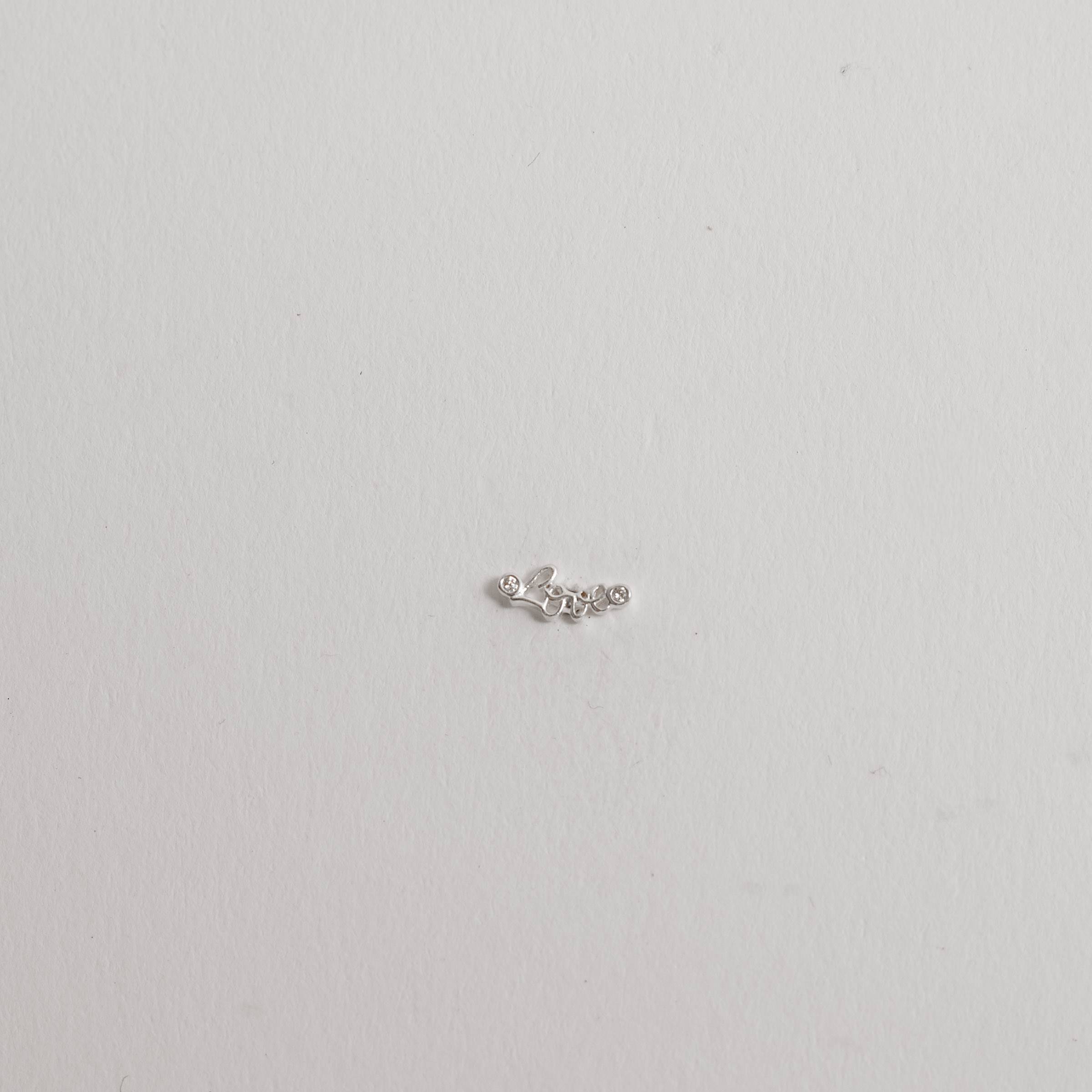 Piercing haste escrito love com zircônias 8mm