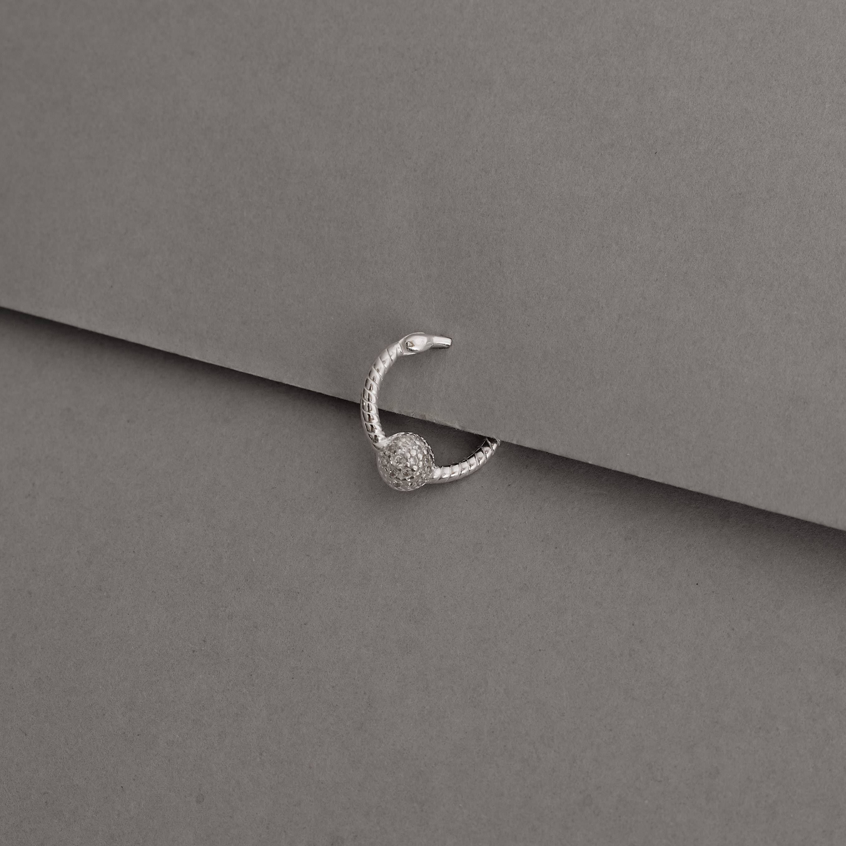 Imagem Piercing argola torcida trava com bola cravejada 13mm orelha direita