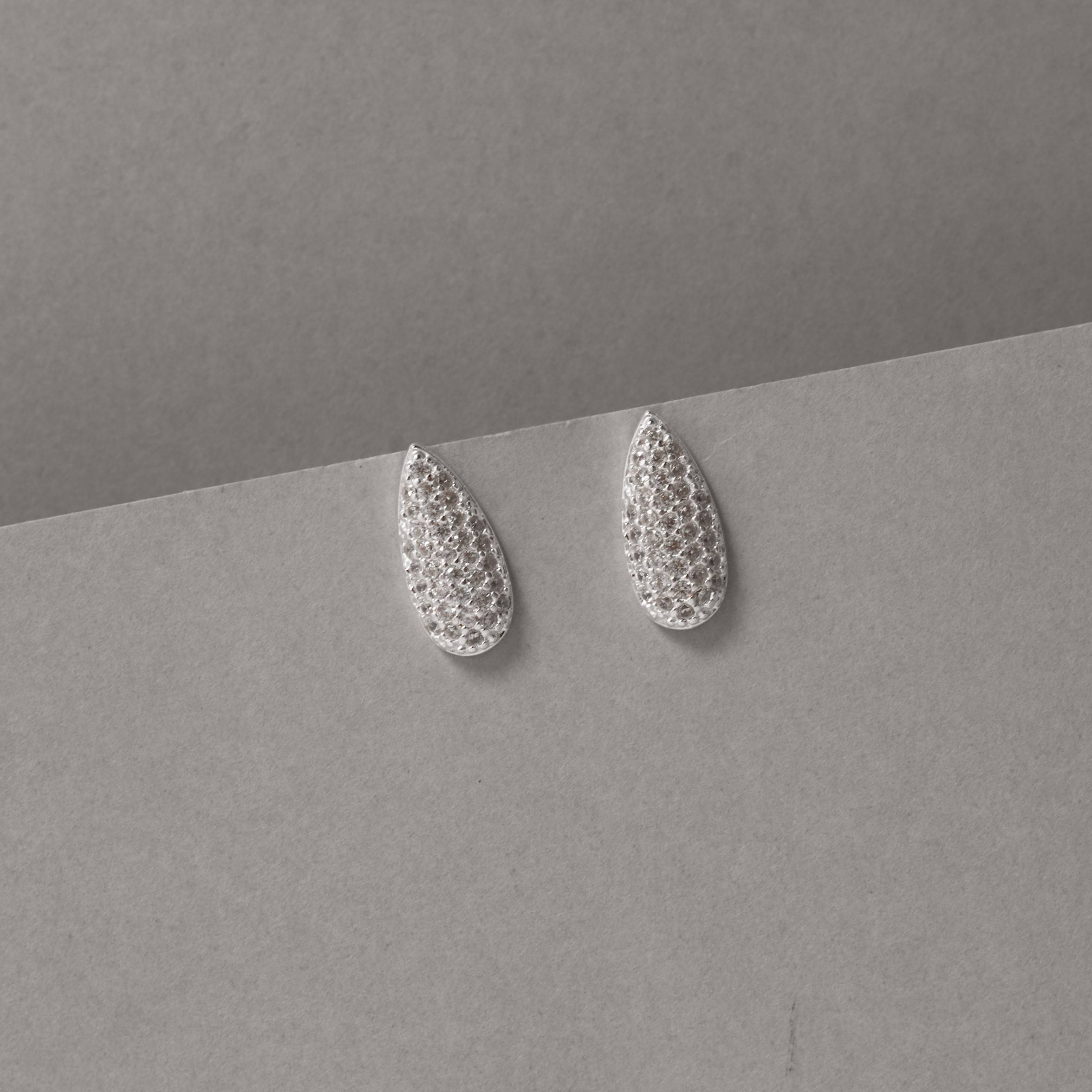 Imagem Brinco gota alongada cravejada 15mm