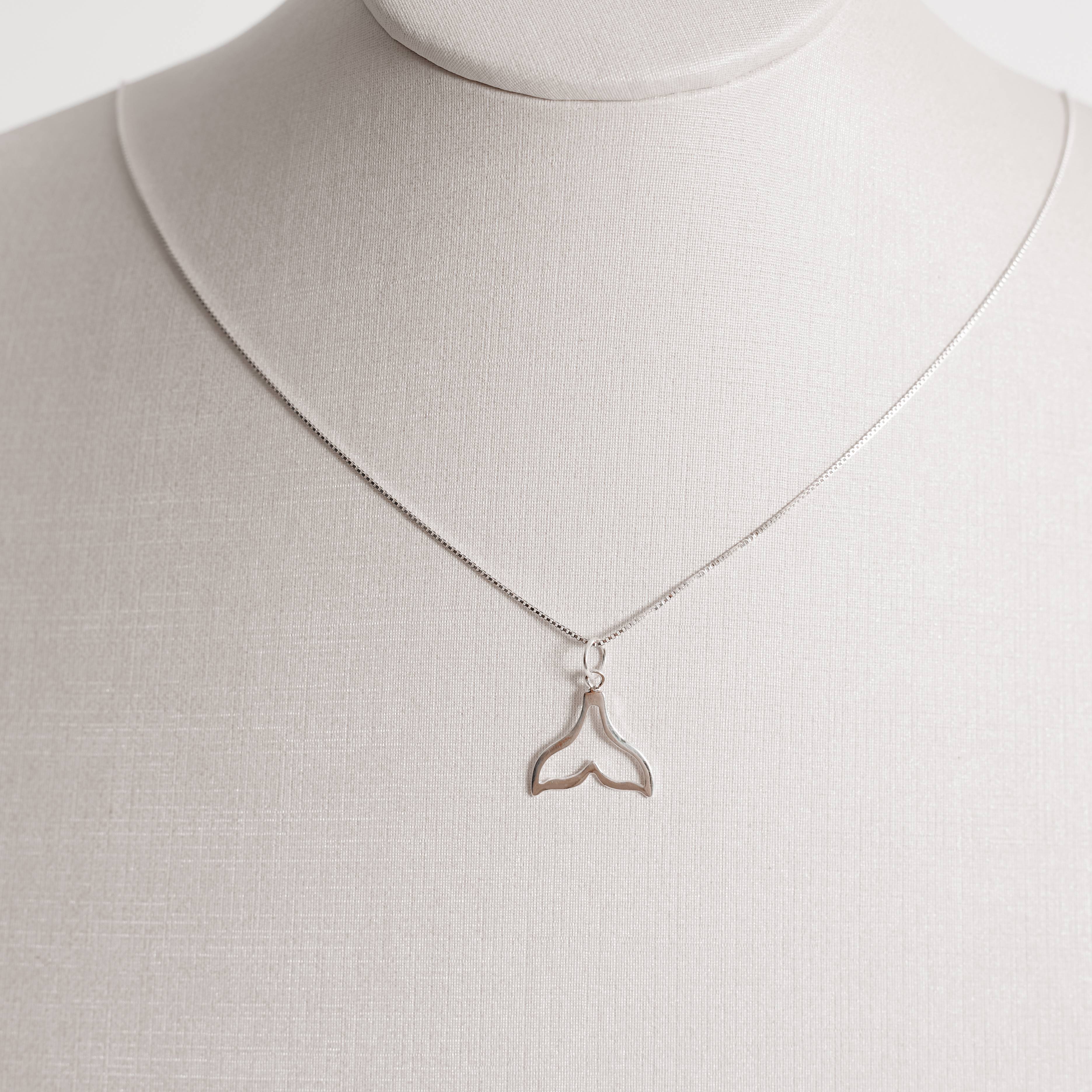 Imagem Colar pingente sereia vazada 15mm 45cm