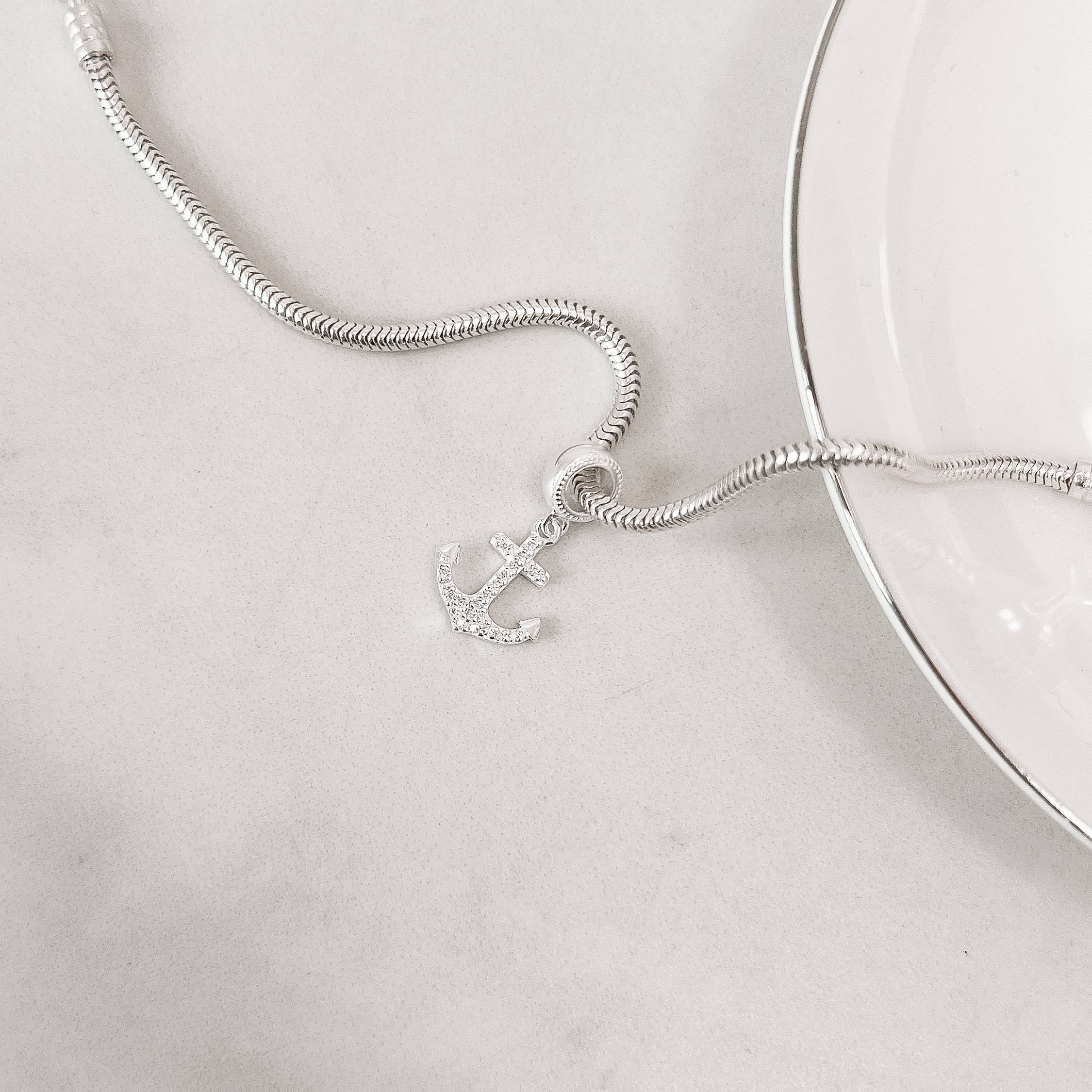 Berloque pingente âncora cravejada 14mm