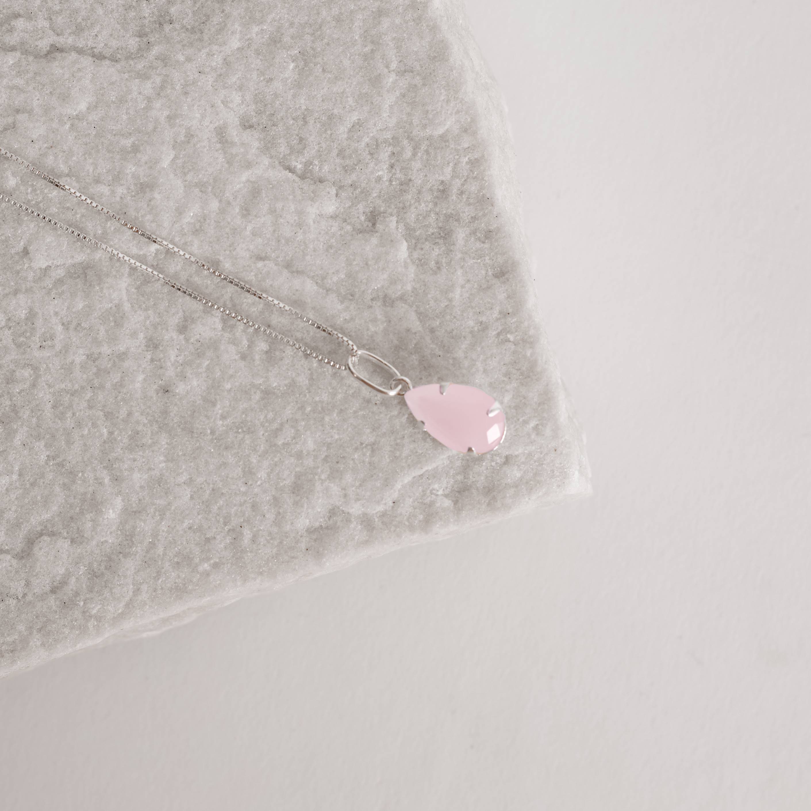 Colar pingente zircônia gota rosa leitoso 12mm 45cm