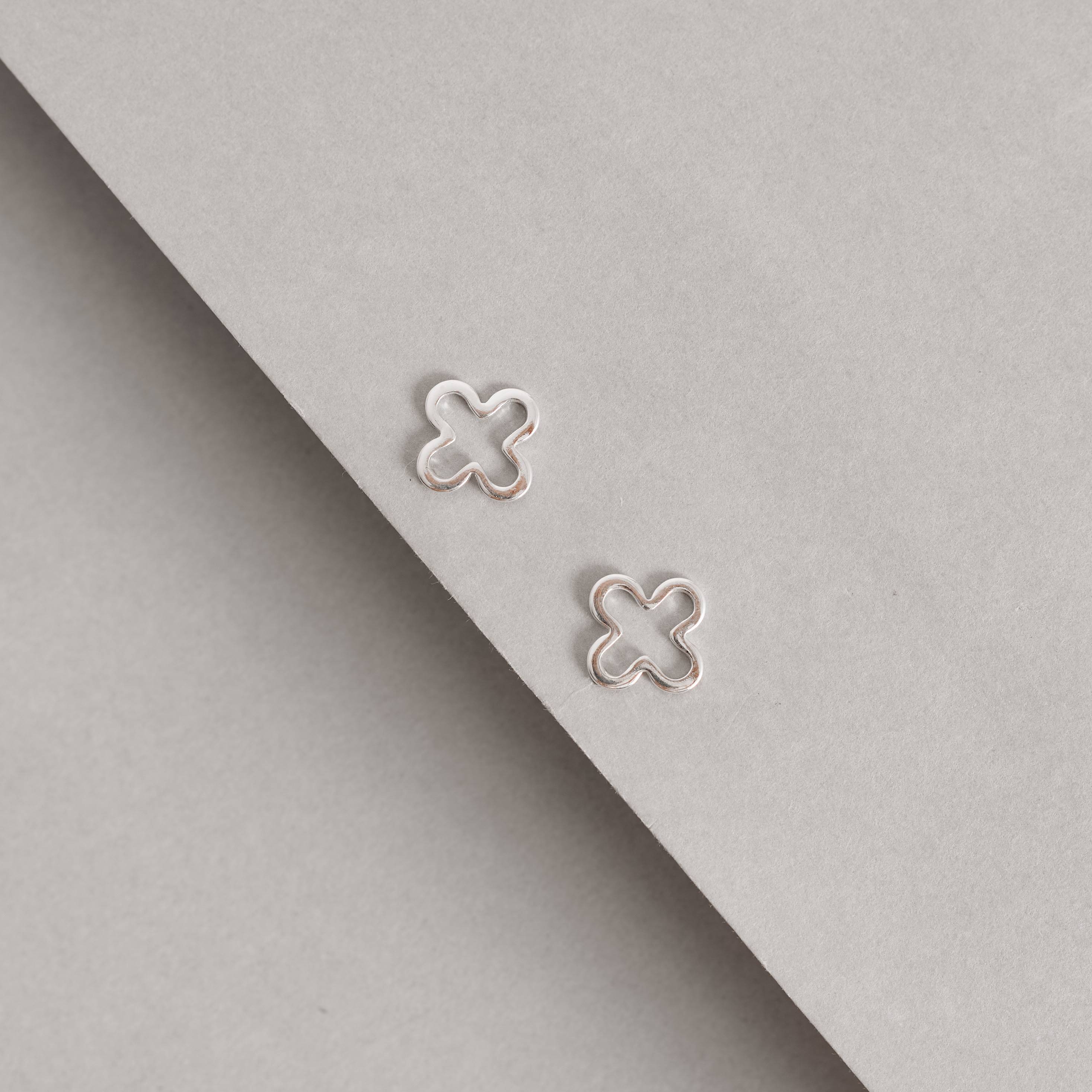 Imagem Brinco trevo vazado 11mm