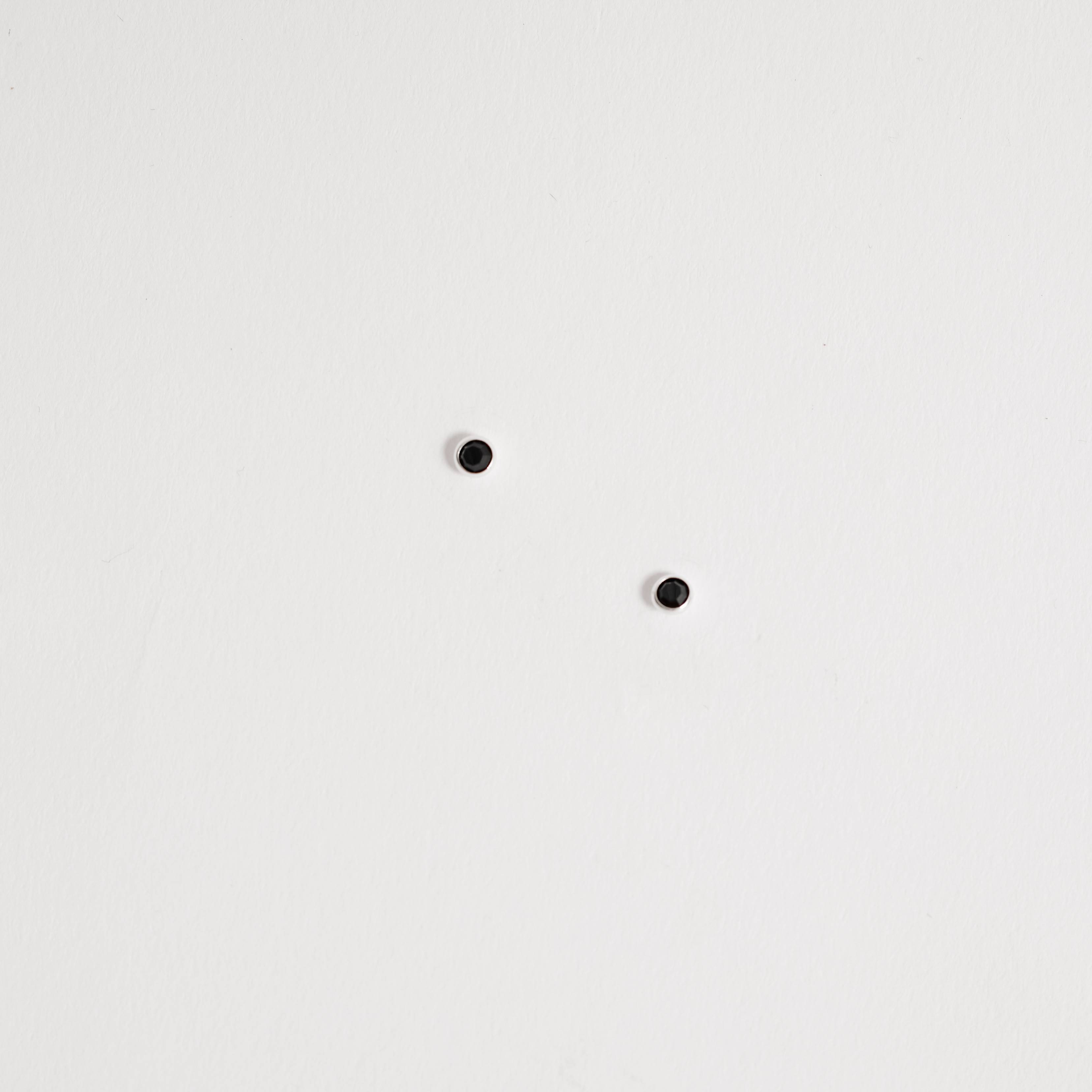 Imagem Secundária Brinco infantil zircônia 3mm ônix tarraxa baby - CI