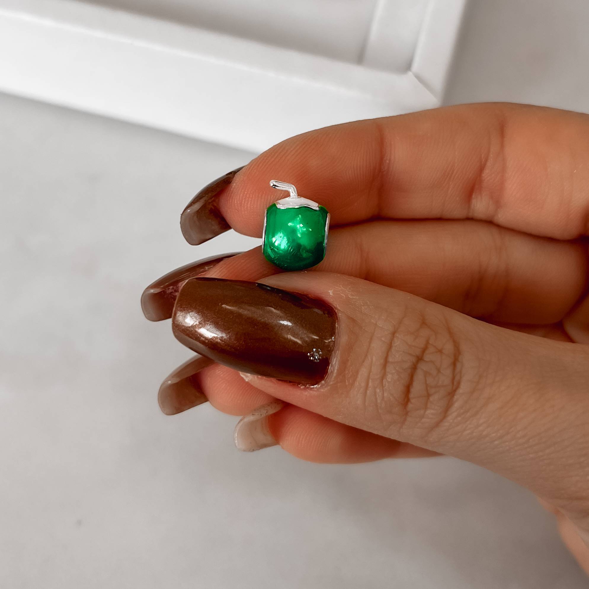 Berloque separador água de coco resina 12mm