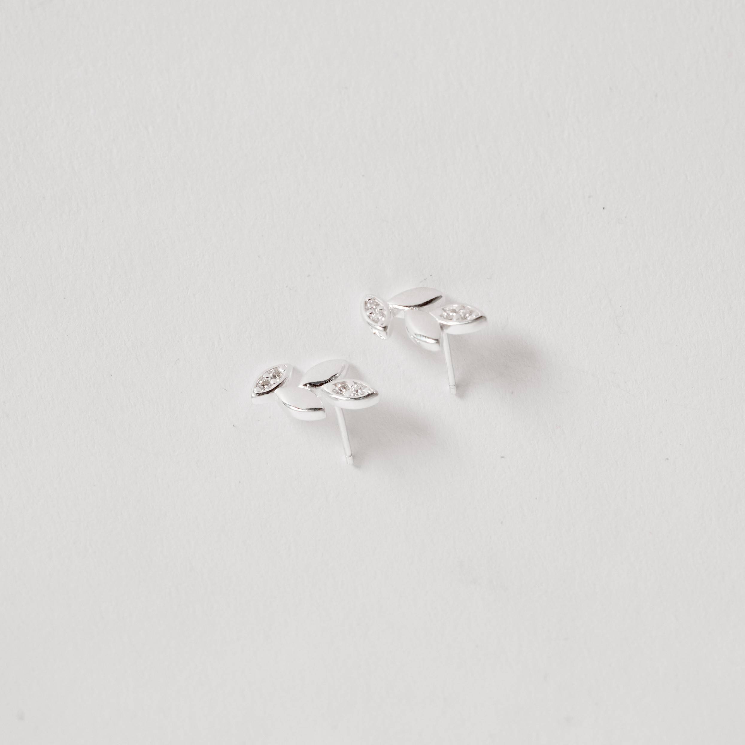 Imagem Secundária Brinco folhas com cravejado 13mm