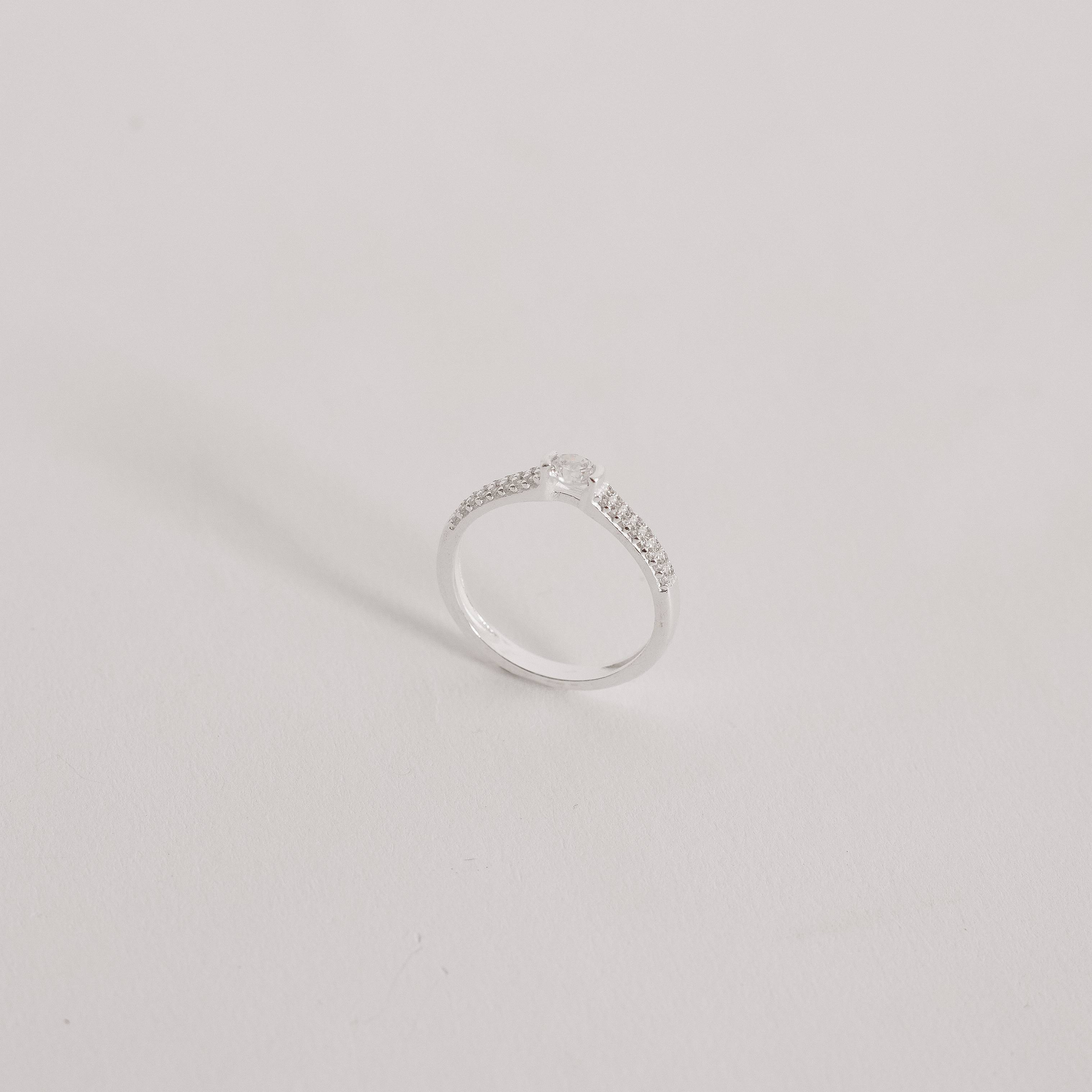 Anel solitário 4mm com duplo cravejado