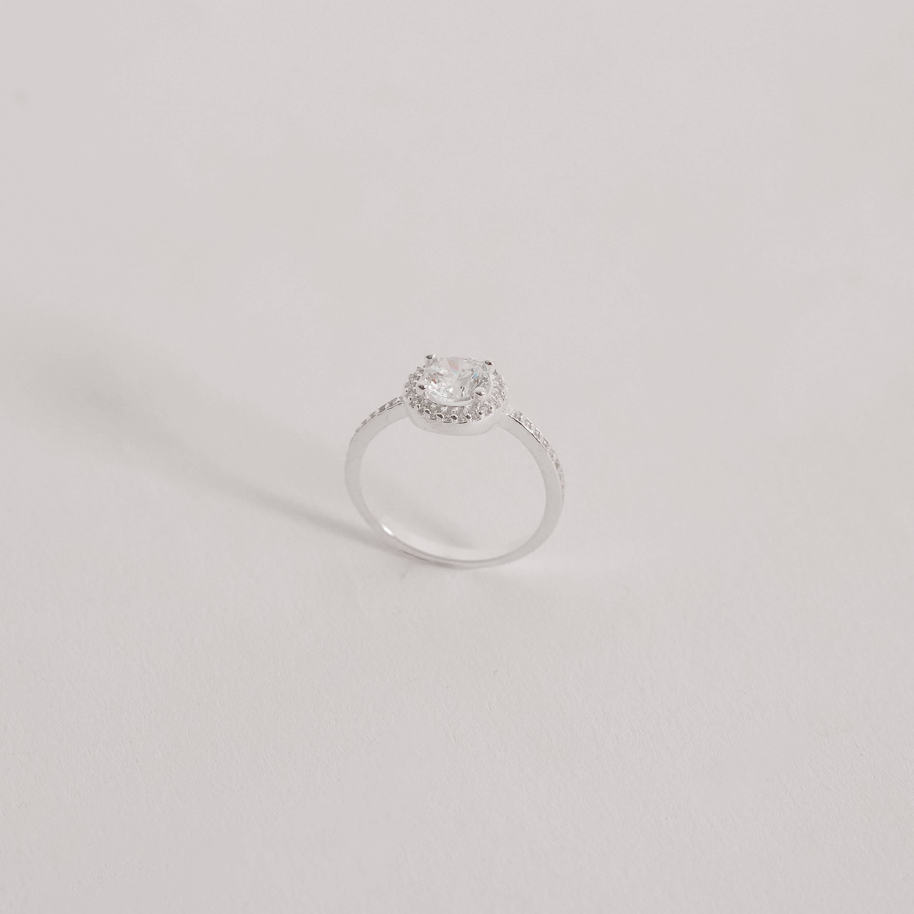 Imagem Anel zircônia redonda 6mm com cravejado cristal