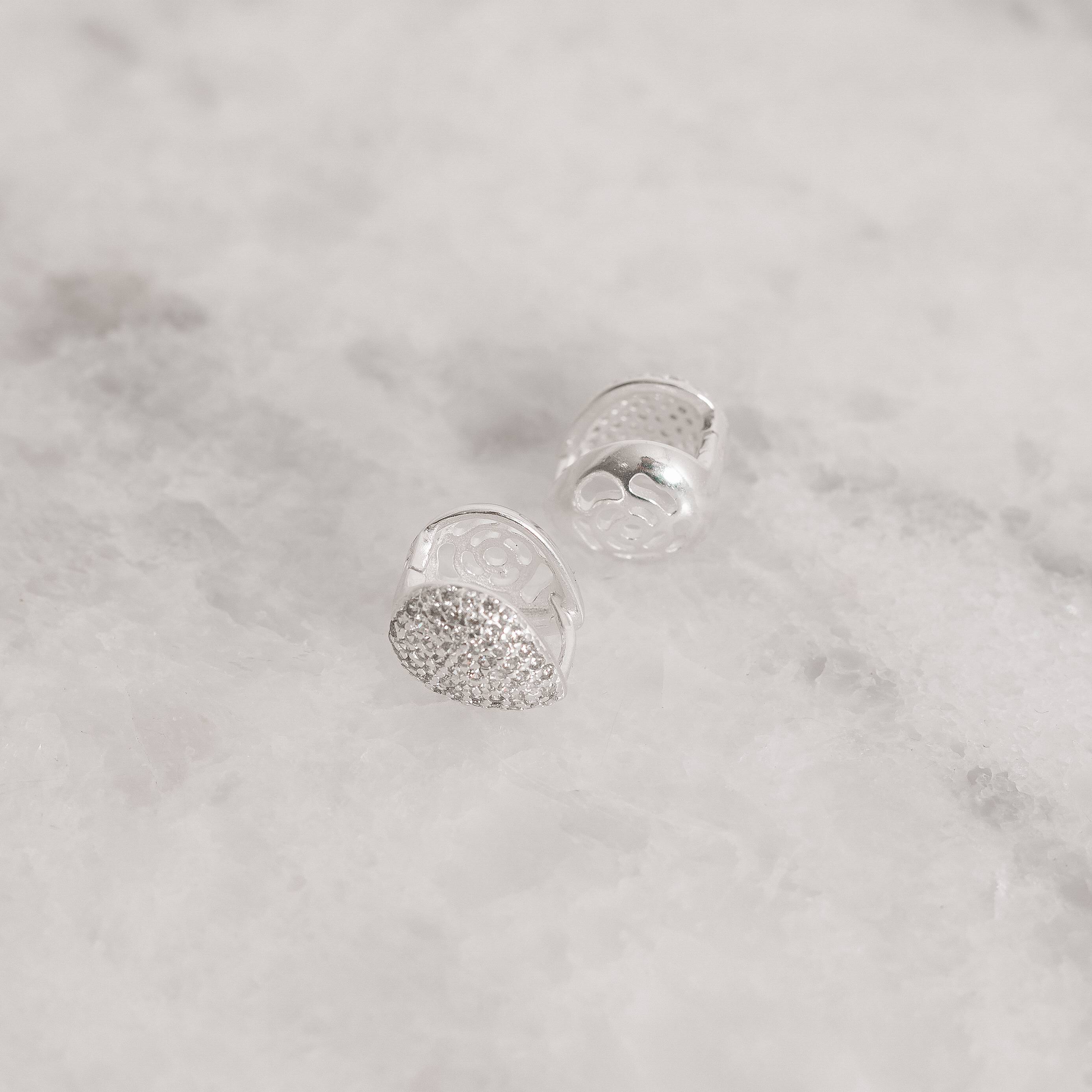 Imagem Secundária Argola click gota cravejada 14mm detalhe flor vazada