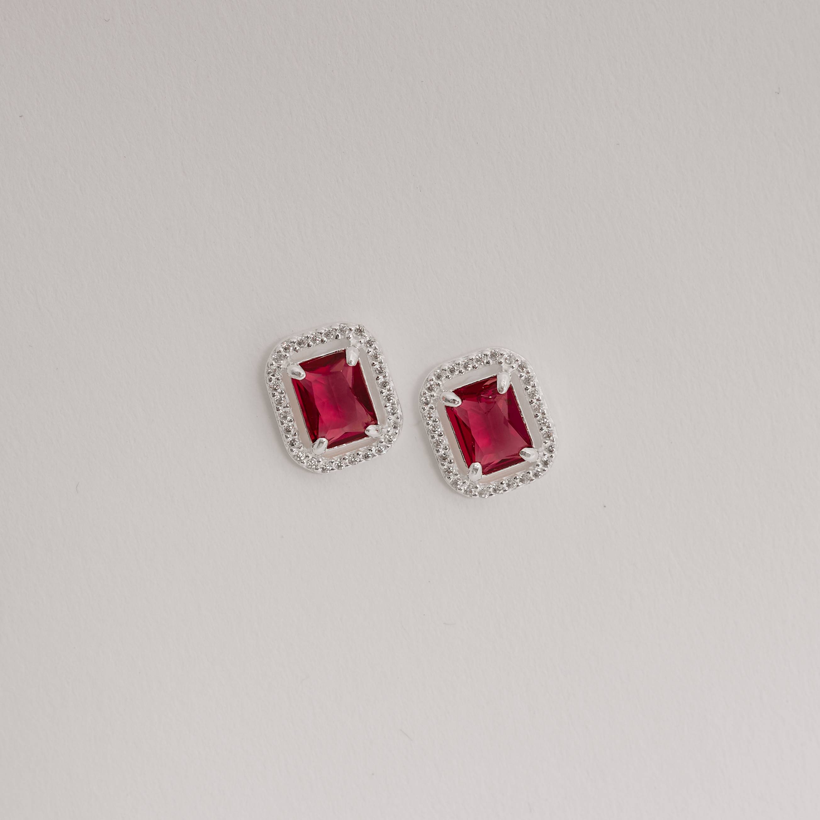 Imagem Secundária Brinco zircônia retangular cereja com cravejado 13mm