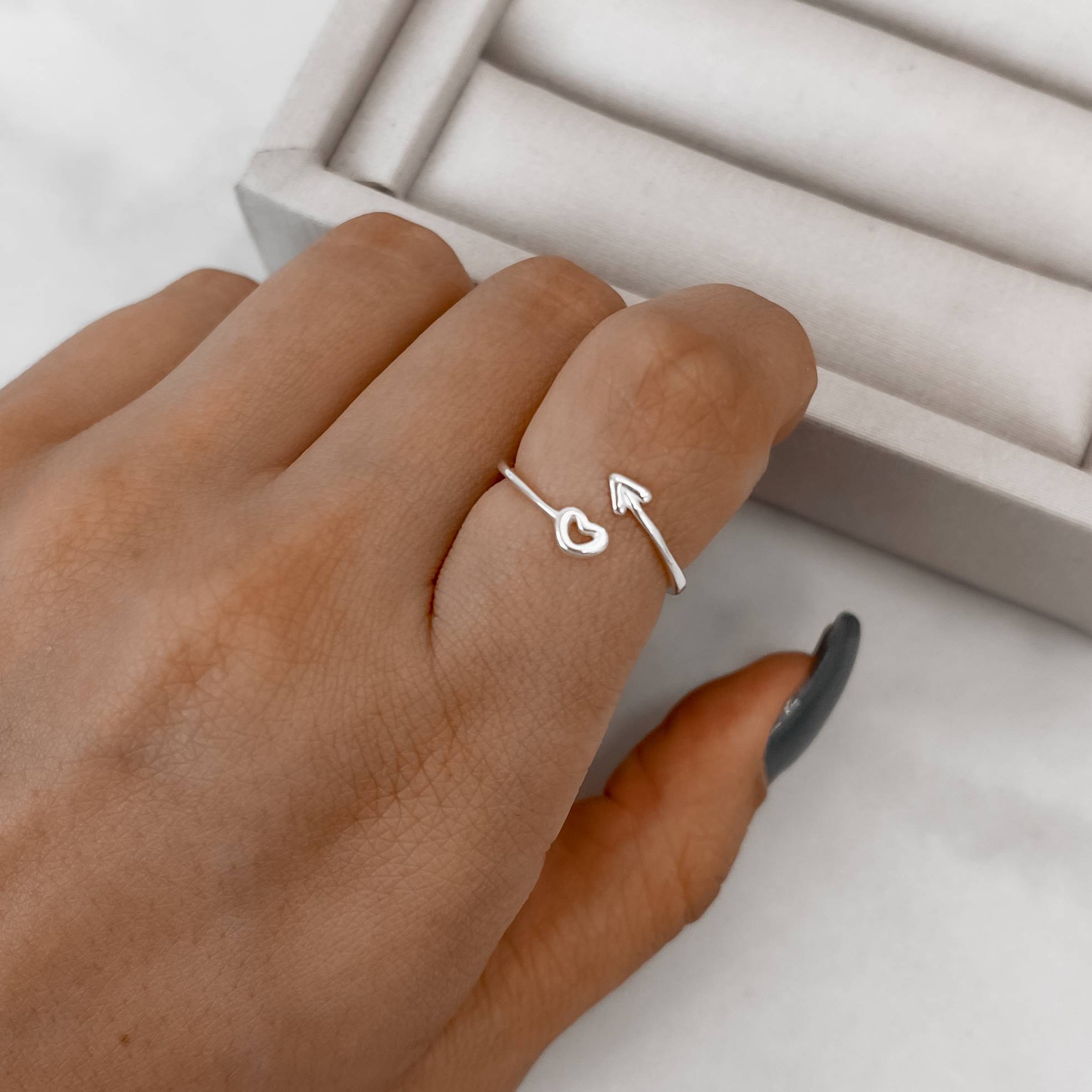 Imagem Anel coração vazado e seta regulável P