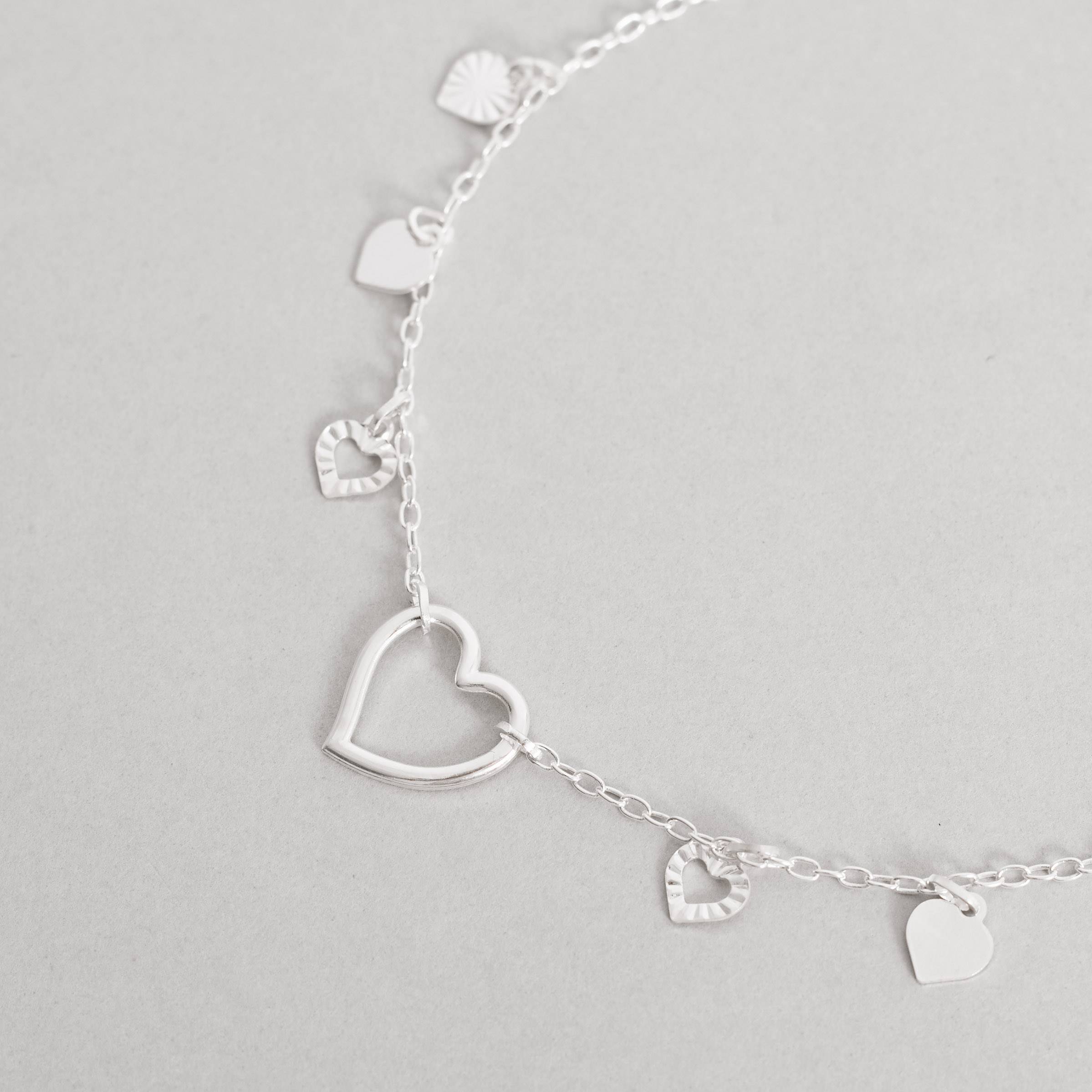 Imagem Pulseira entremeio coração vazado pingentes corações liso e vazado com vinco