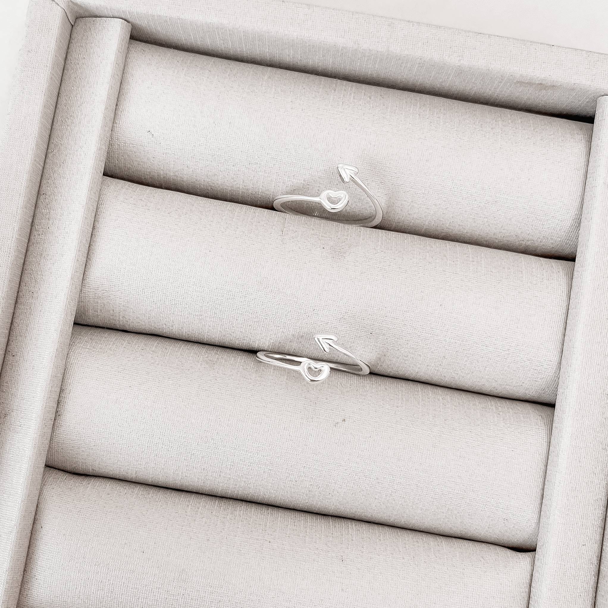 Imagem Secundária Anel coração vazado e seta regulável P