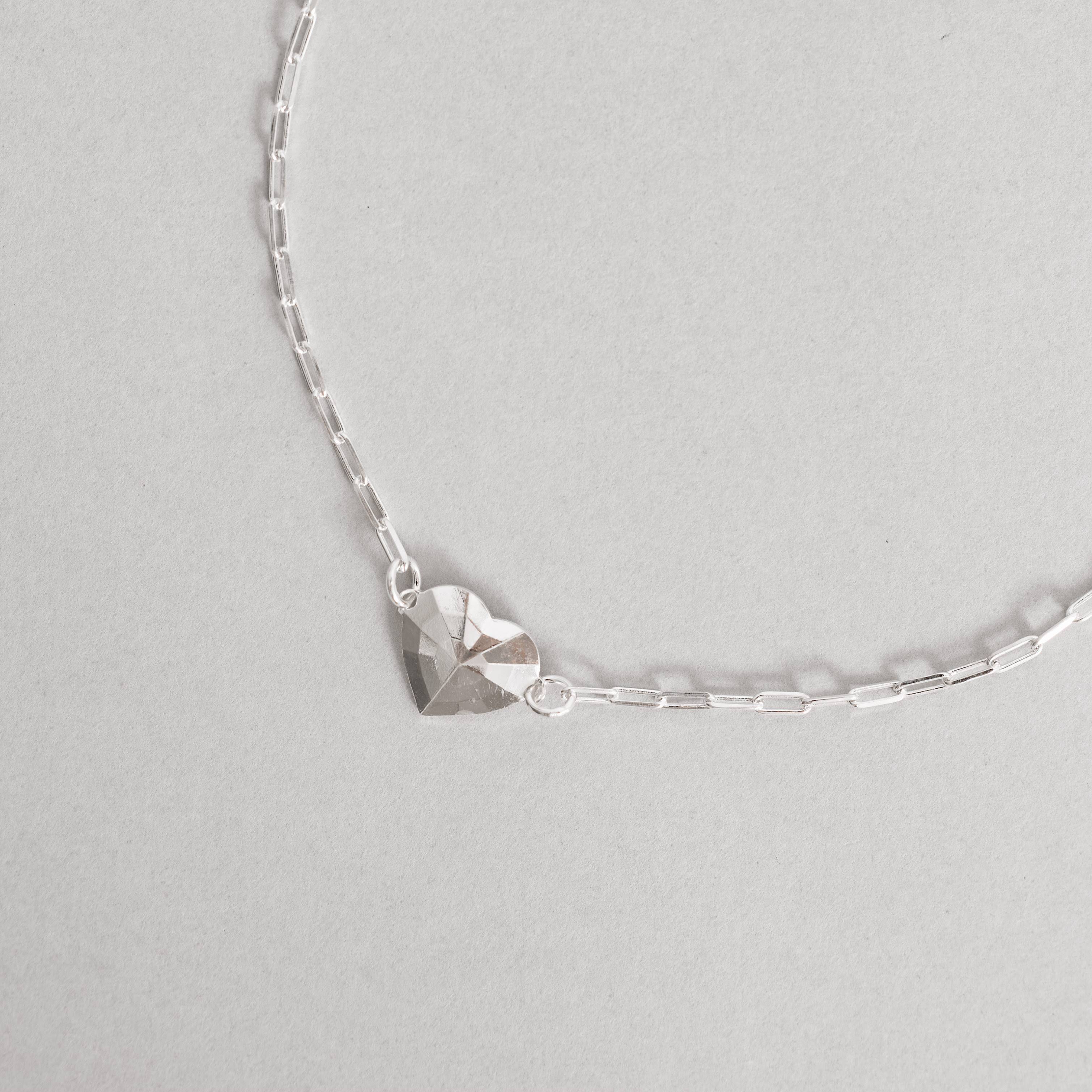 Imagem Secundária Pulseira entremeio coração facetado 10mm corrente cartier