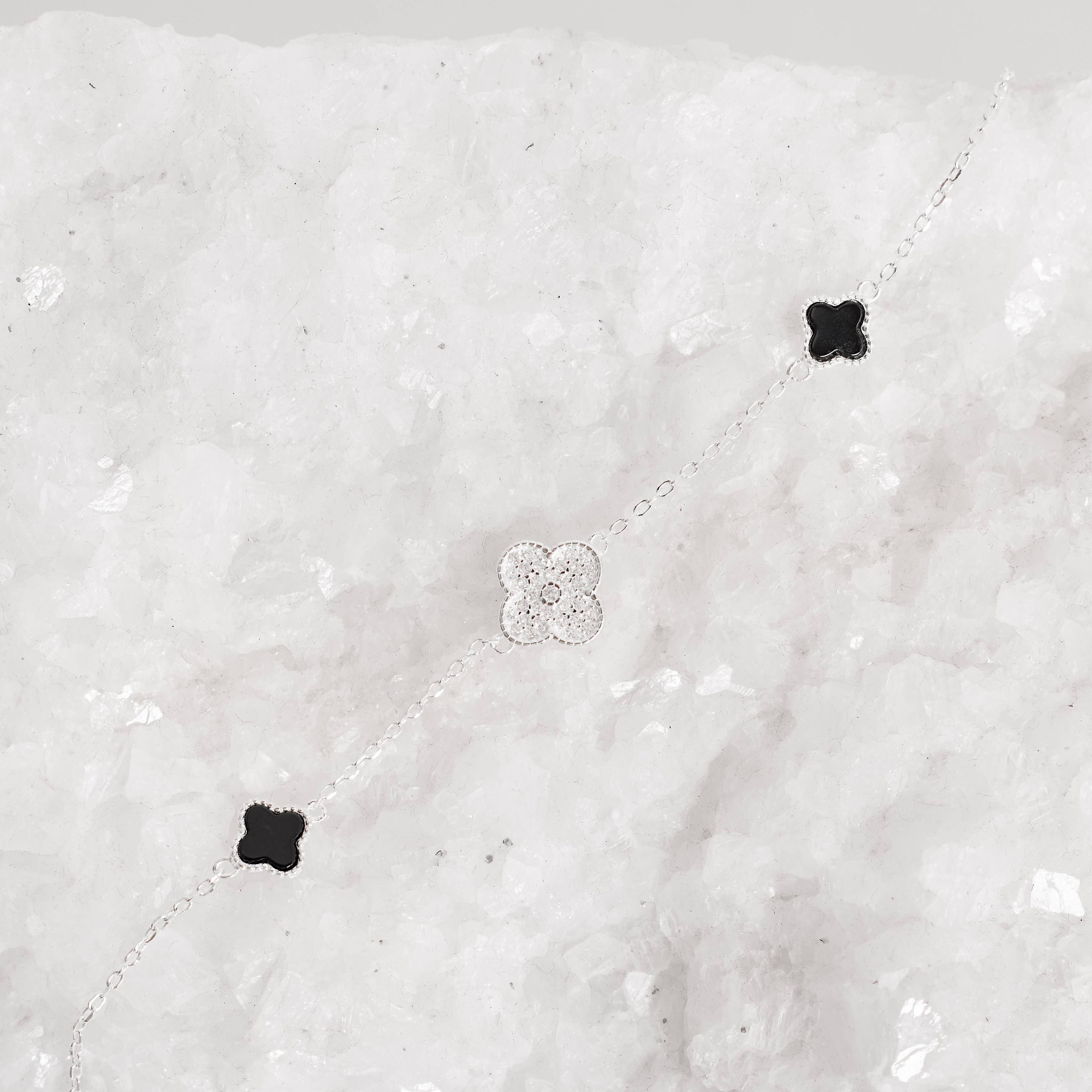 Imagem Pulseira entremeio trevos ônix 7mm e cravejado 10mm