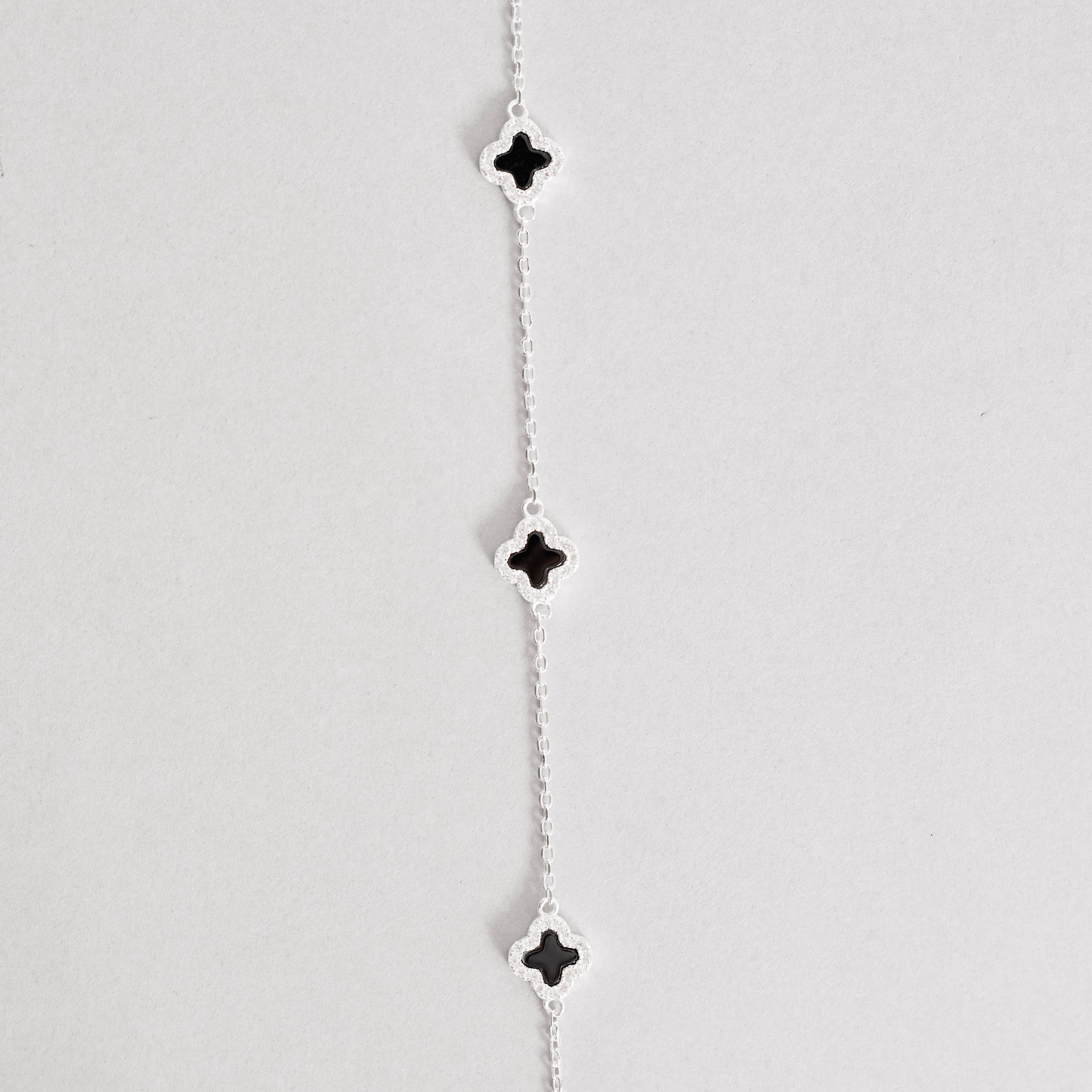 Imagem Pulseira entremeios trevos ônix borda cravejada 7mm