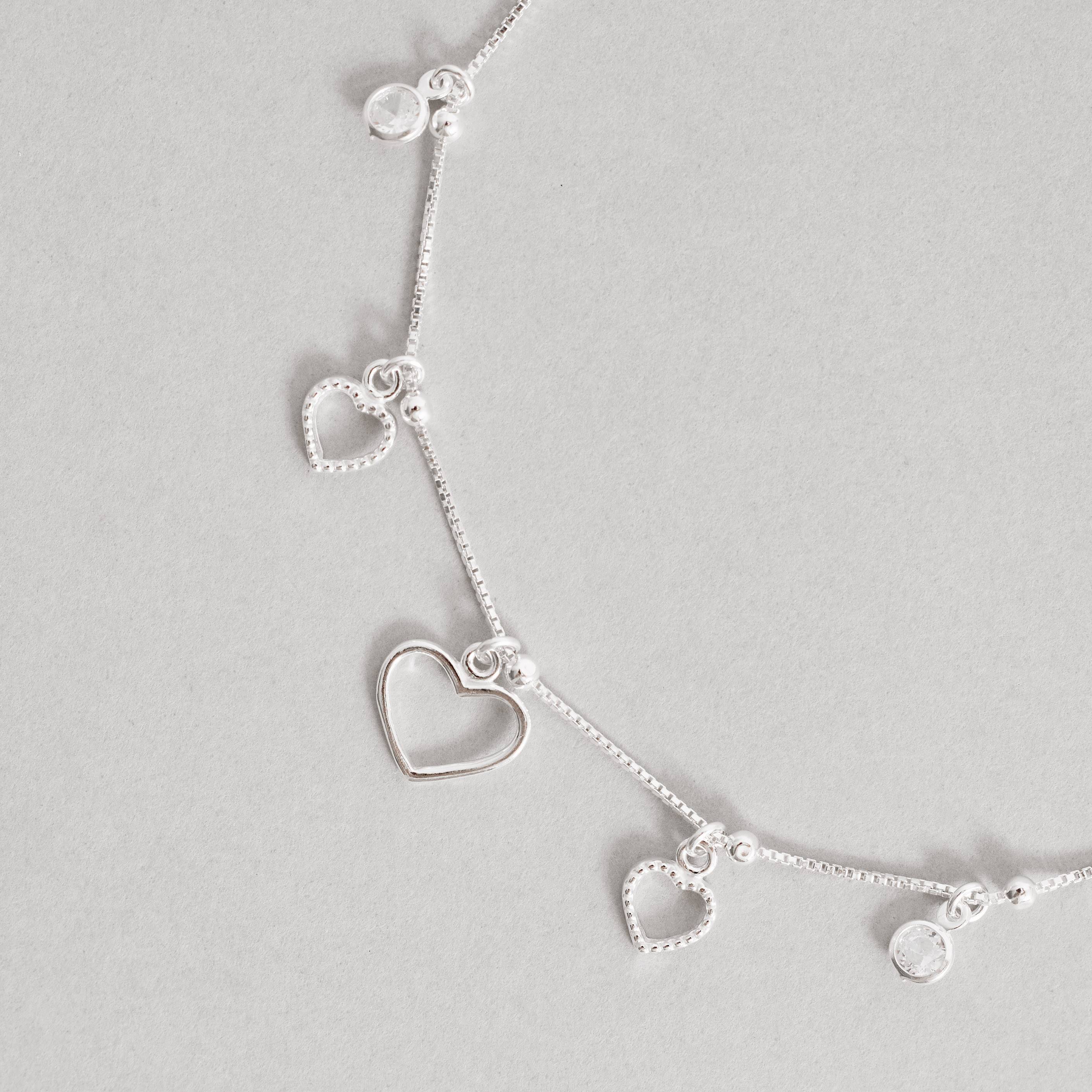 Imagem Secundária Pulseira entremeio bolas com pingentes corações vazados e zircônias