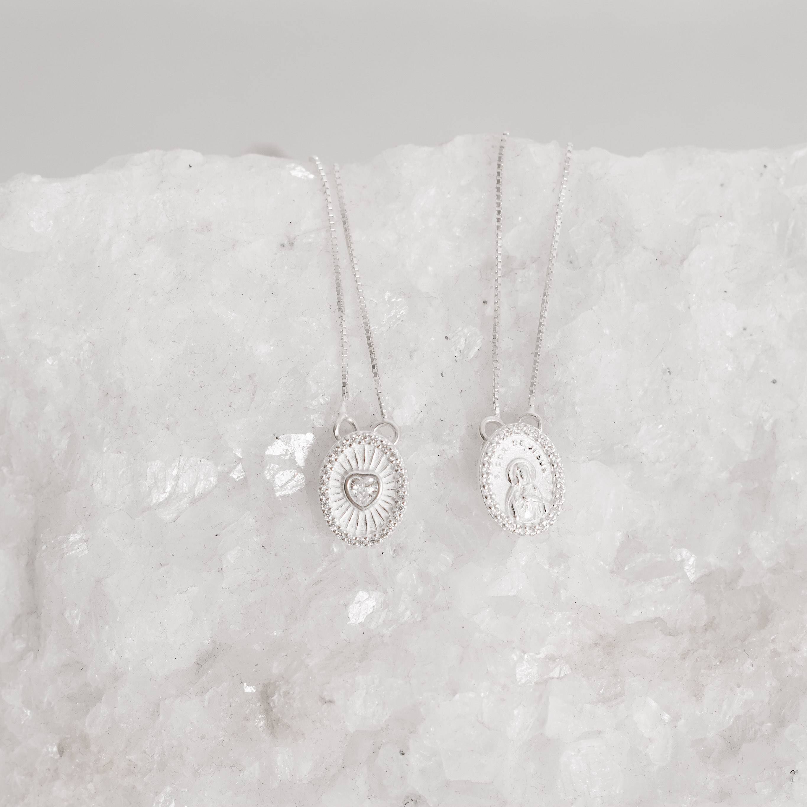 Escapulário medalhas Sagrado Coração e zircônia coração com cravejado v12 60cm