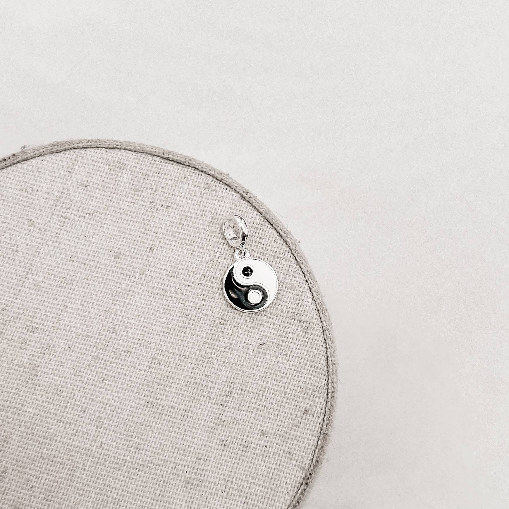 Berloque pingente Yin Yang 10mm resina